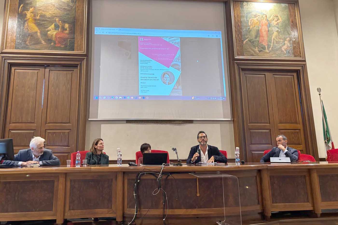 Un momento dell'intervento del prof. Davide Arcidiacono