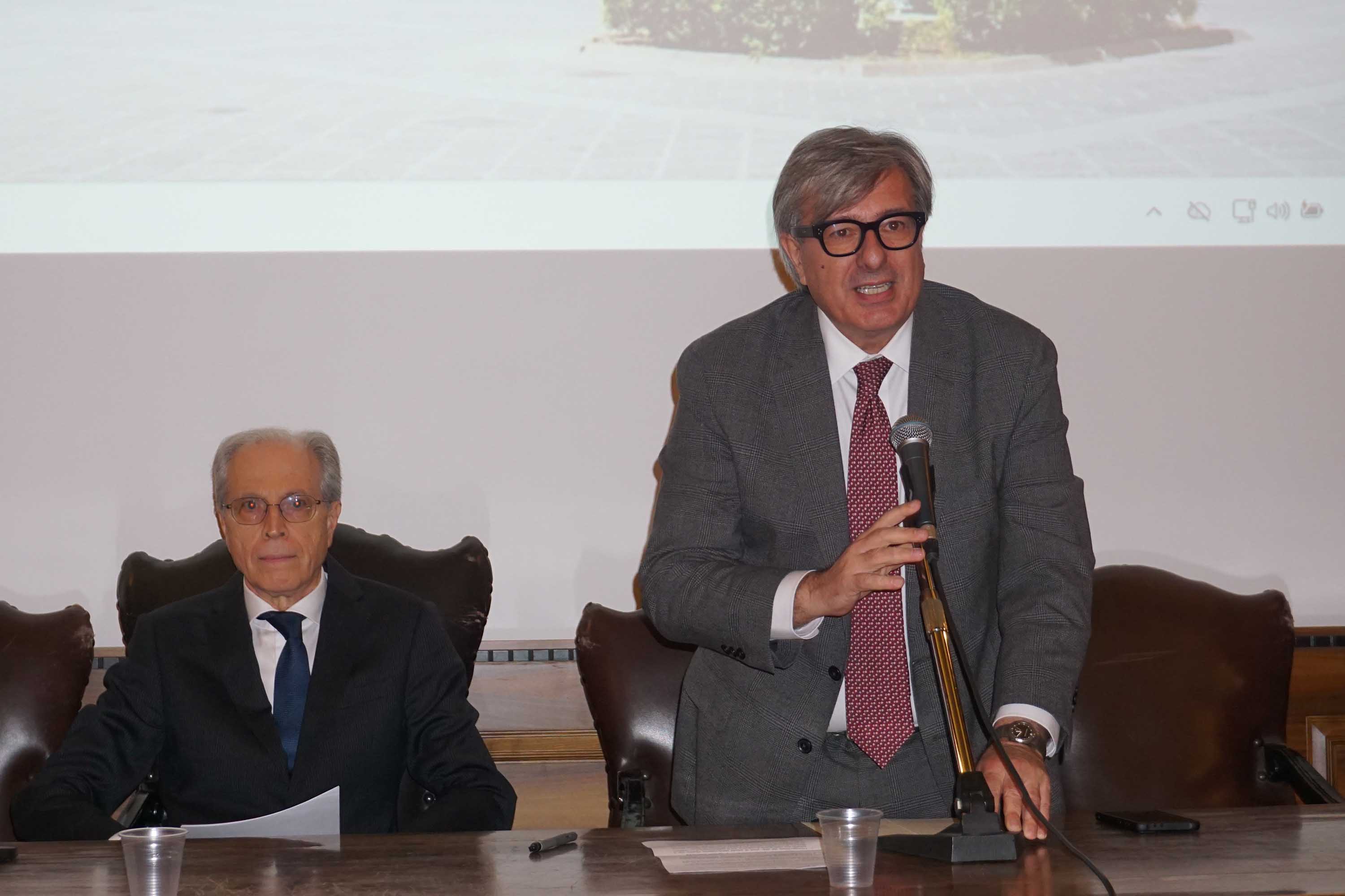 Un momento dell'intervento del rettore Enrico Foti