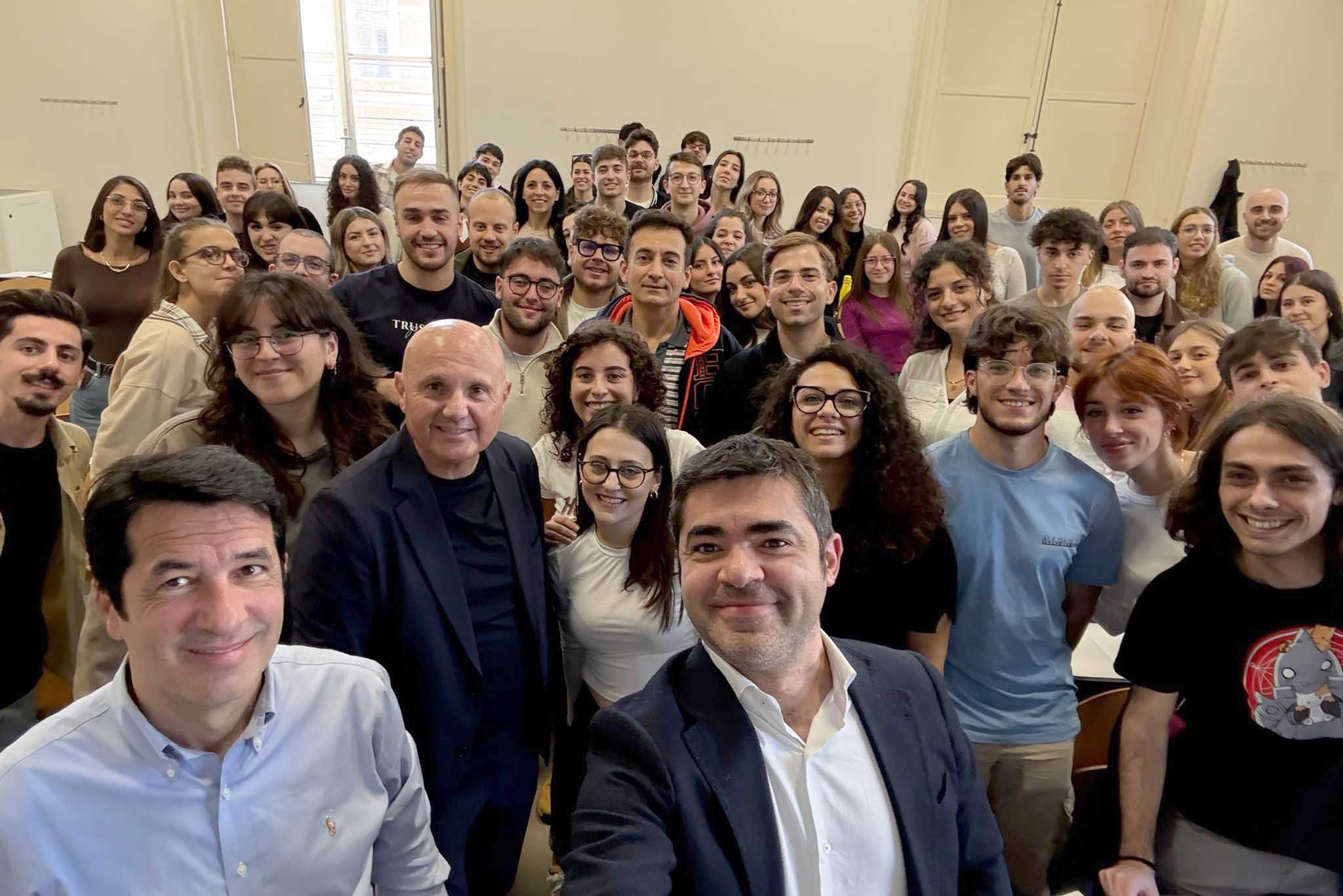 Un momento dell'incontro con i fratelli Emmi