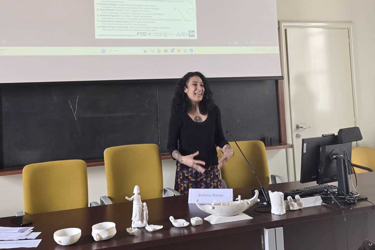 Un momento dell'intervento della prof.ssa Simona Todaro