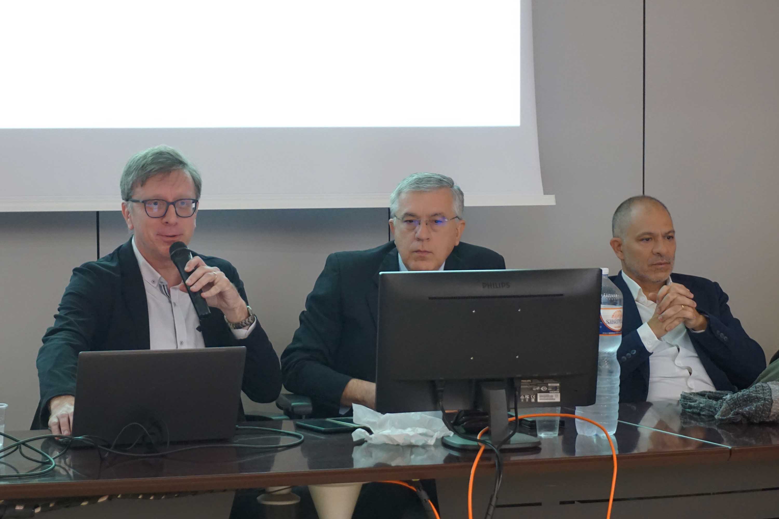 Un momento dell'intervento di Luca Dusini