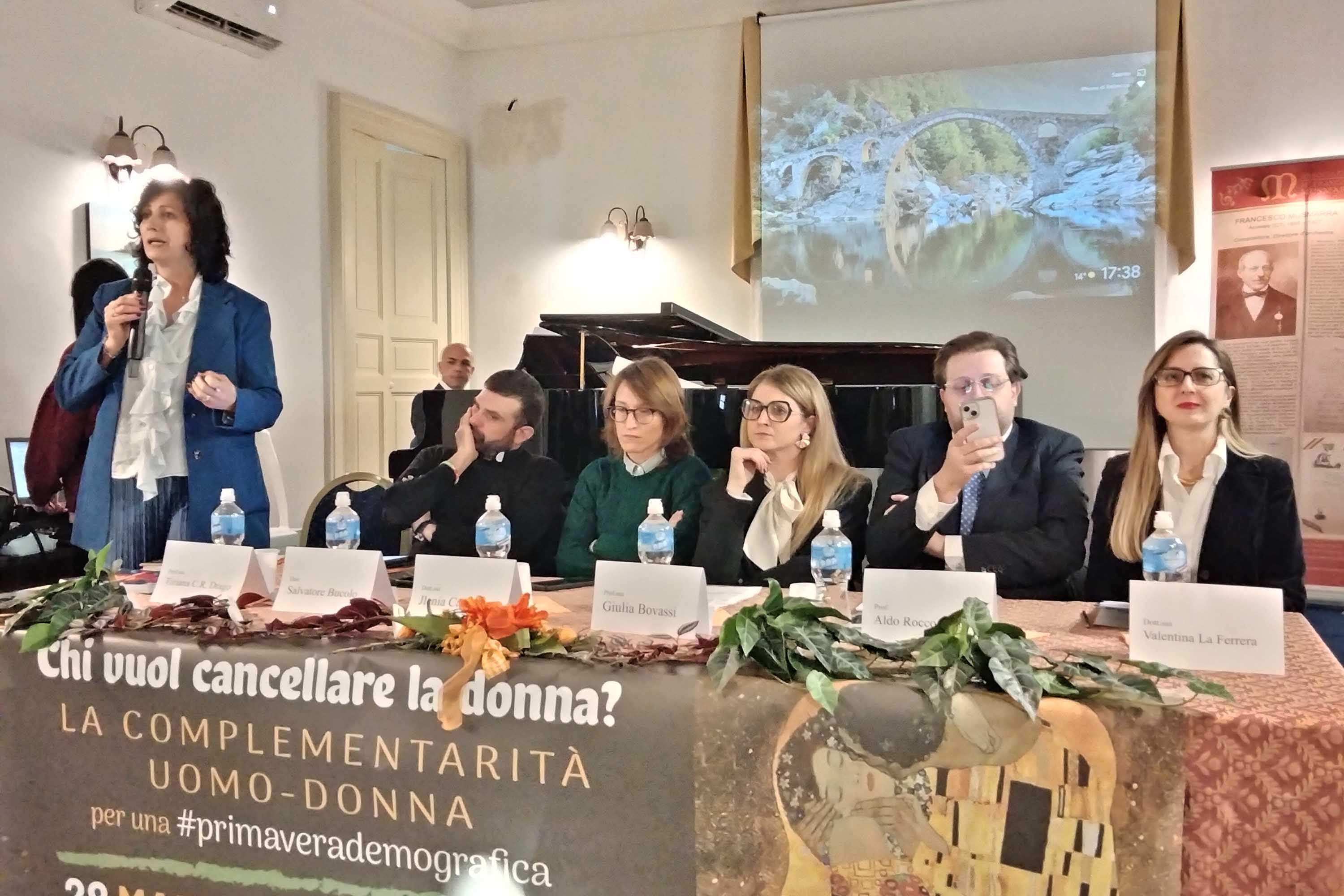 Un momento dell'intervento della prof.ssa Tiziana Drago