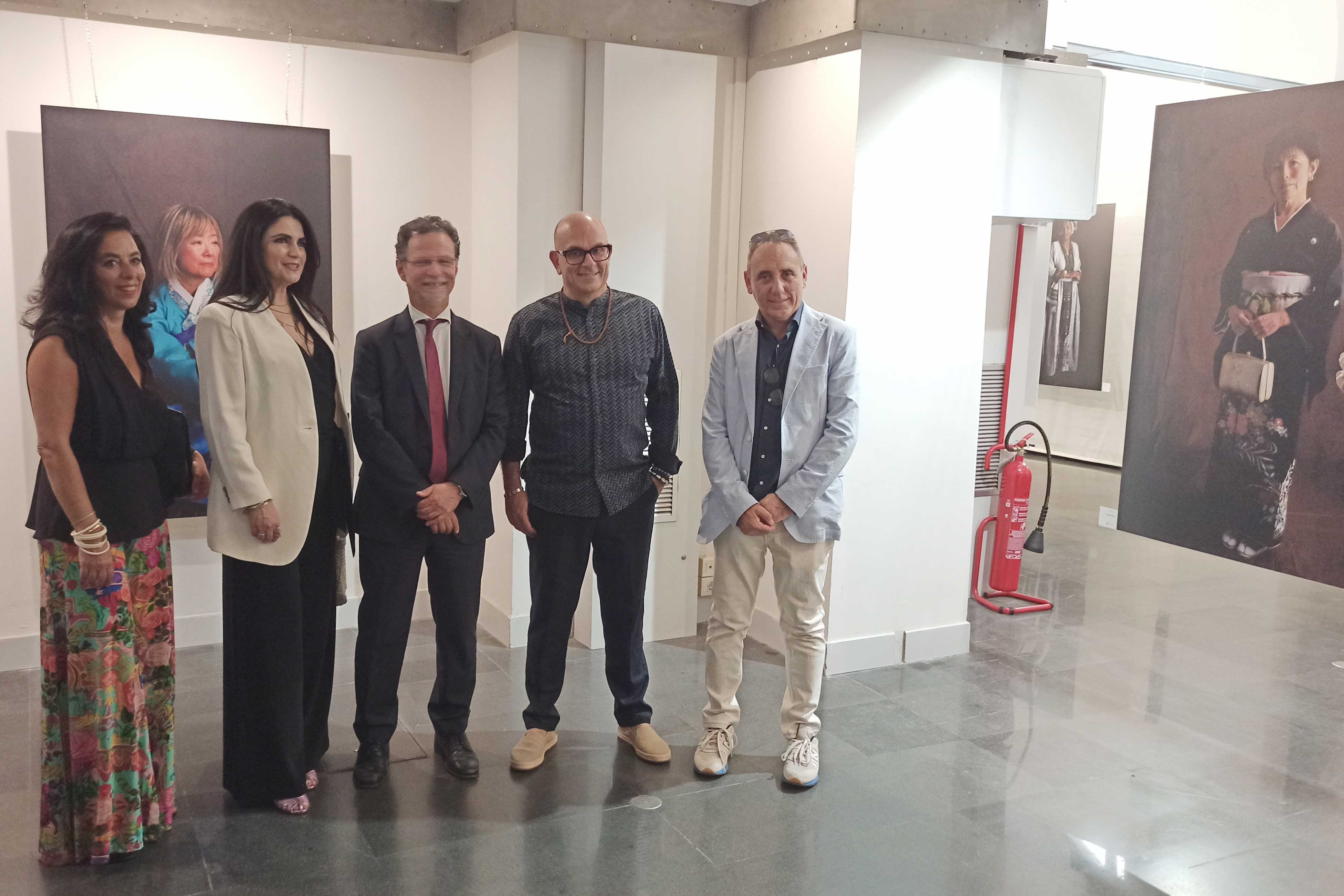 In foto l'artista Arturo Delle Donne con il rettore Francesco Priolo e la prof.ssa Germana Barone. In foto anche il giornalista Rai Antonello Carboneco Priolo e
