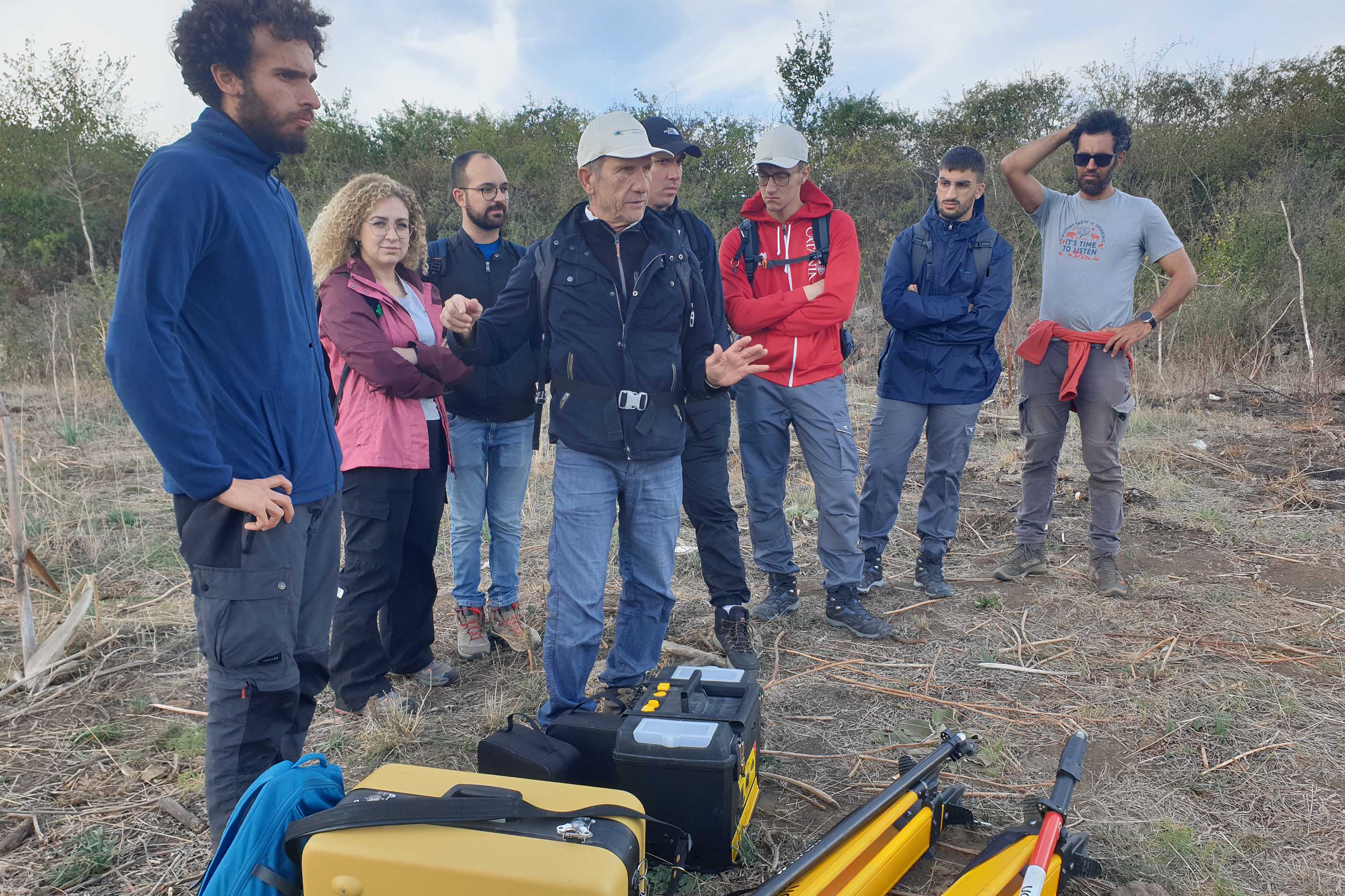Gli studenti del Dsgba guidati dal prof. Giorgio de Guidi intervengono sullo scavo per il rilevamento con laser scanner