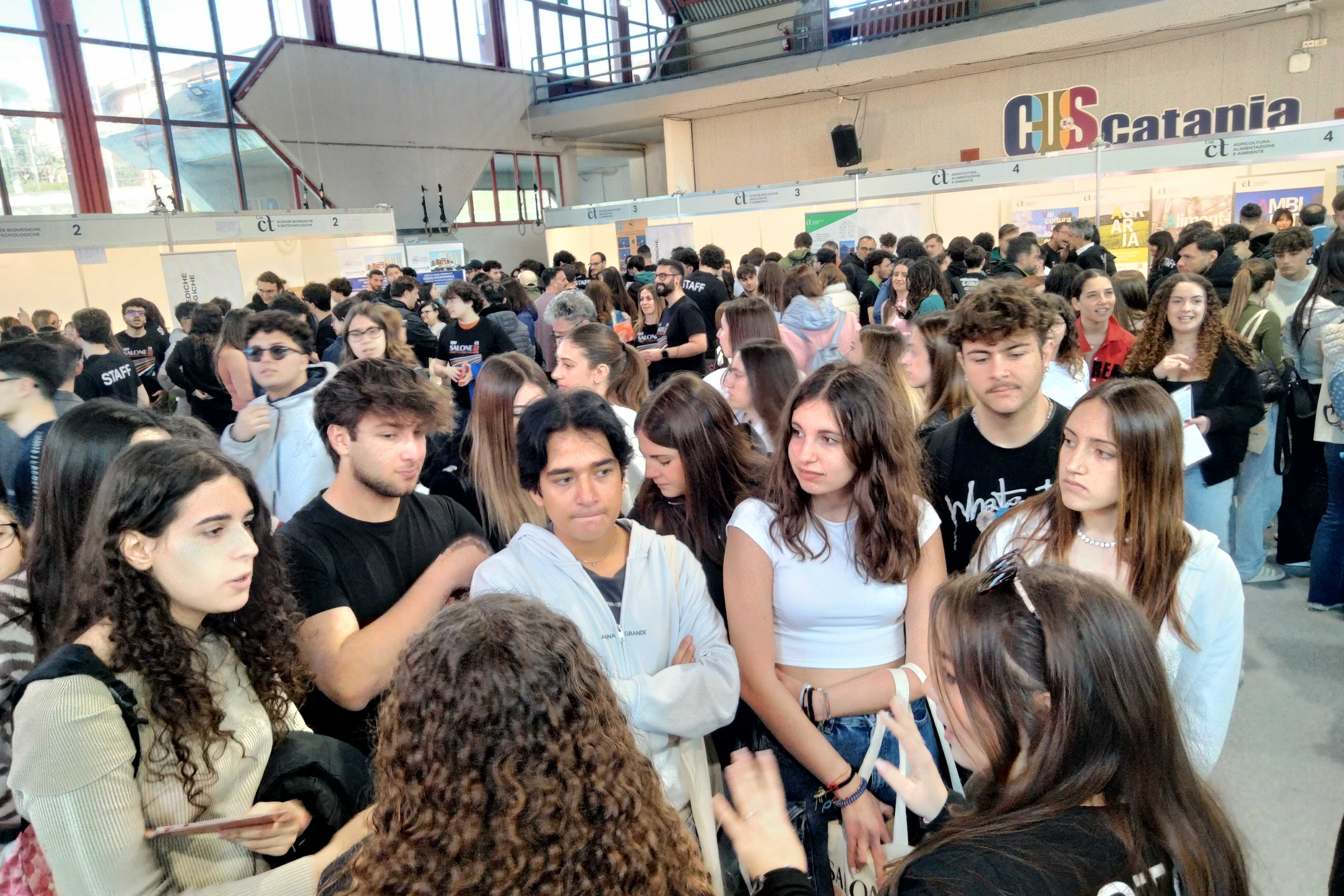 Studentesse e studenti al Salone dell'Orientamento
