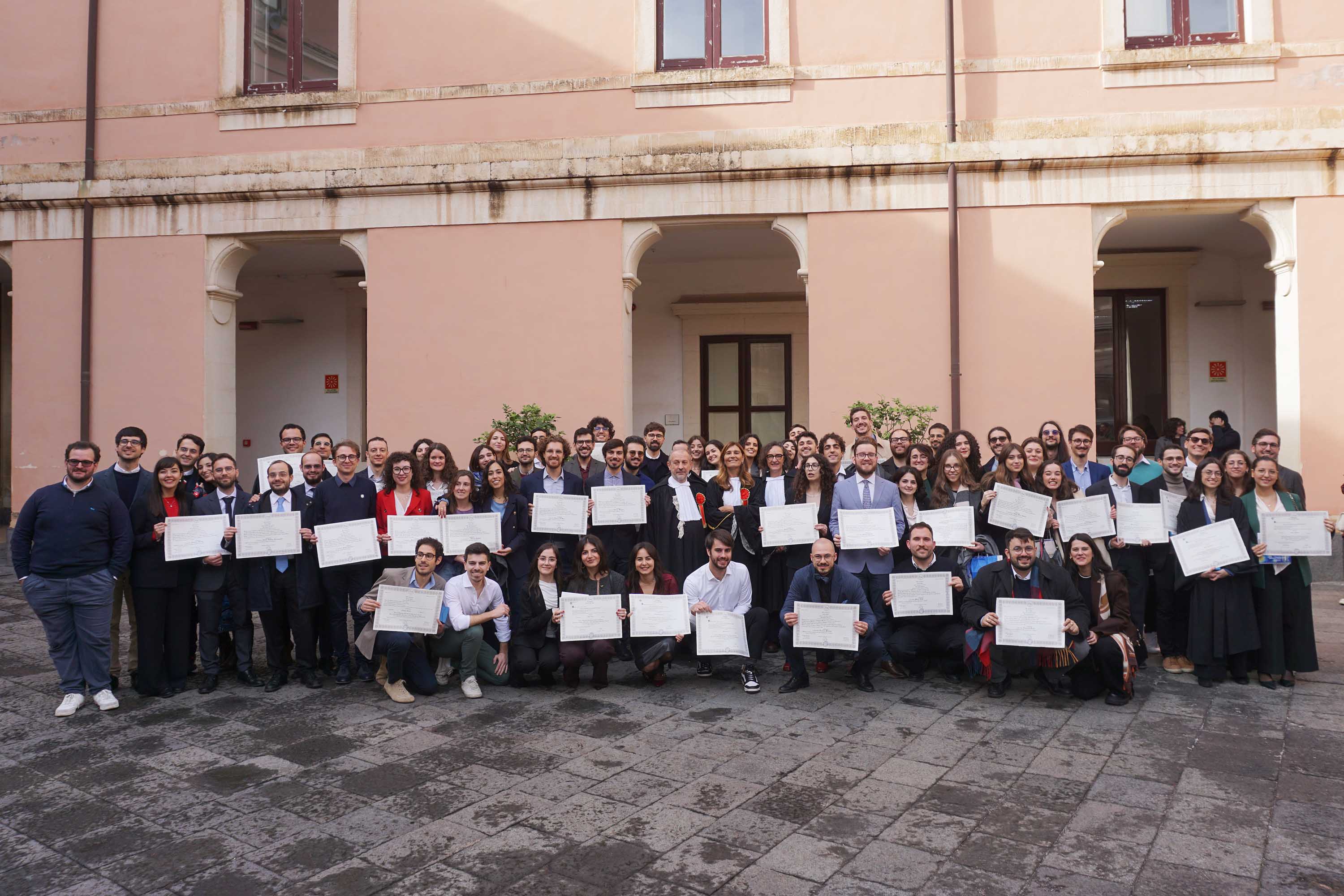 Gli oltre 70 alumni presenti alla cerimonia
