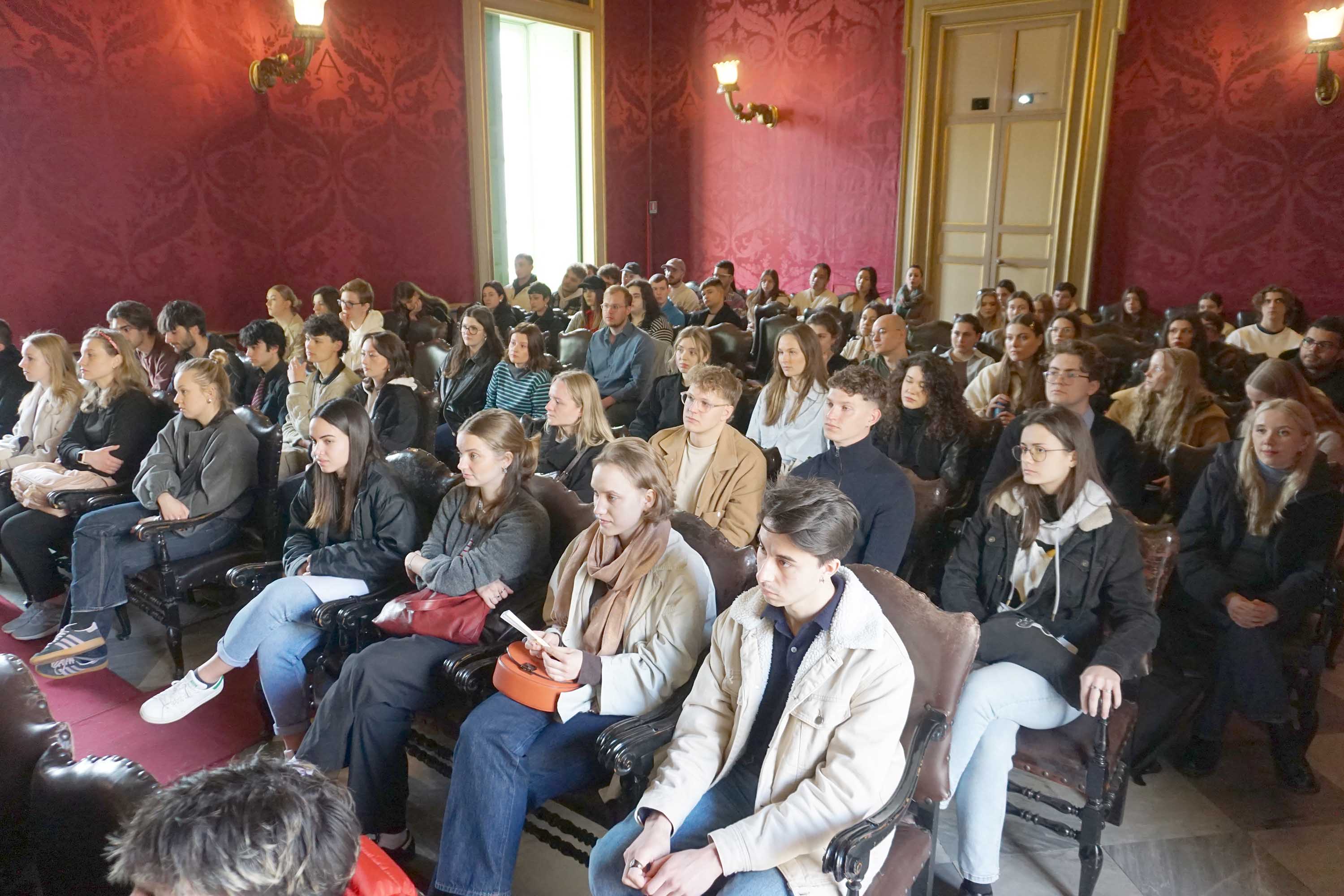 Un momento dell'incontro nell'aula magna del Palazzo centrale