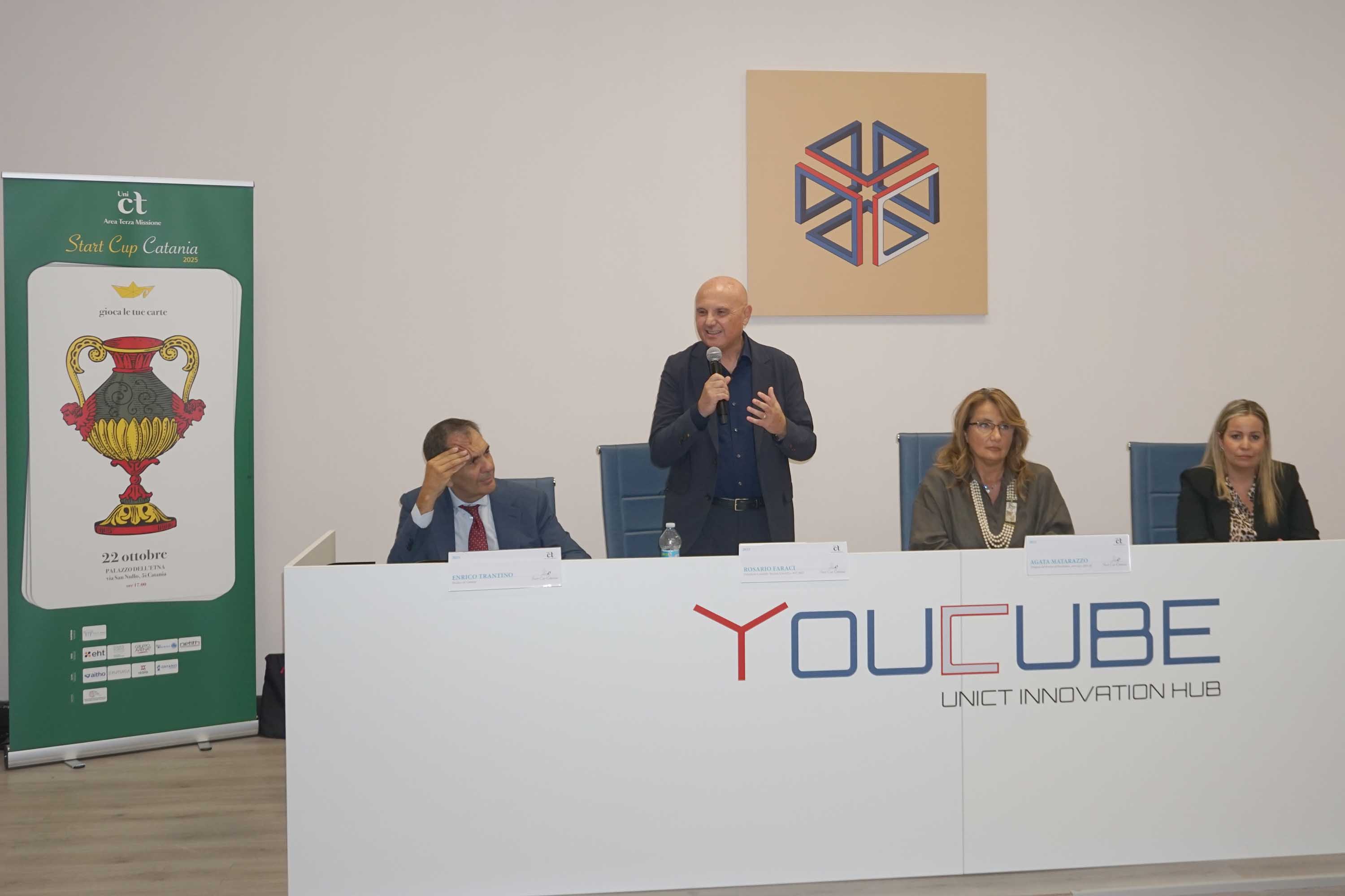 un momento dell'intervento del prof. Rosario Faraci