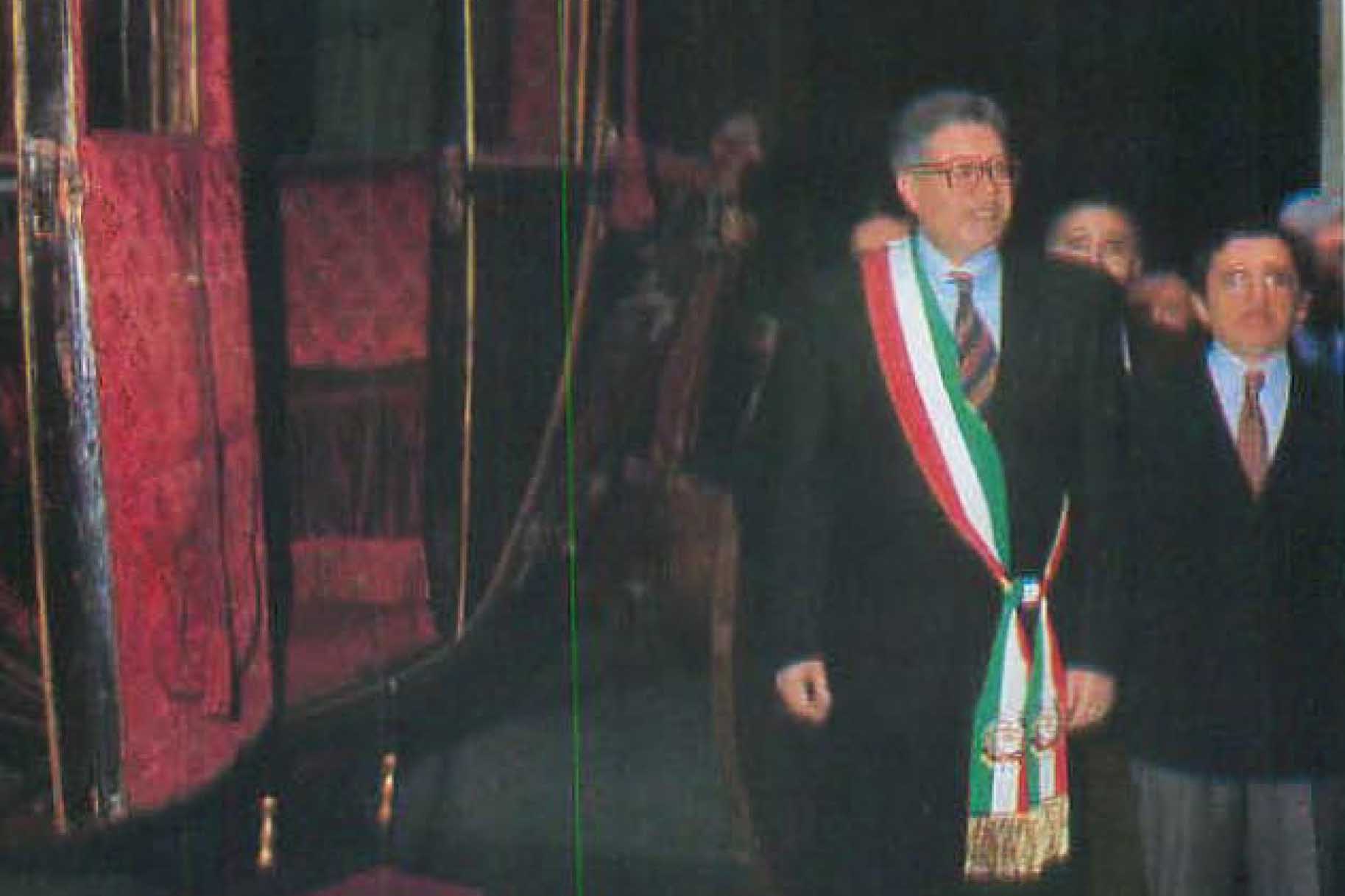 Il prof. Luigi Giusso del Galdo nelle vesti di sindaco in uno scatto del 1991