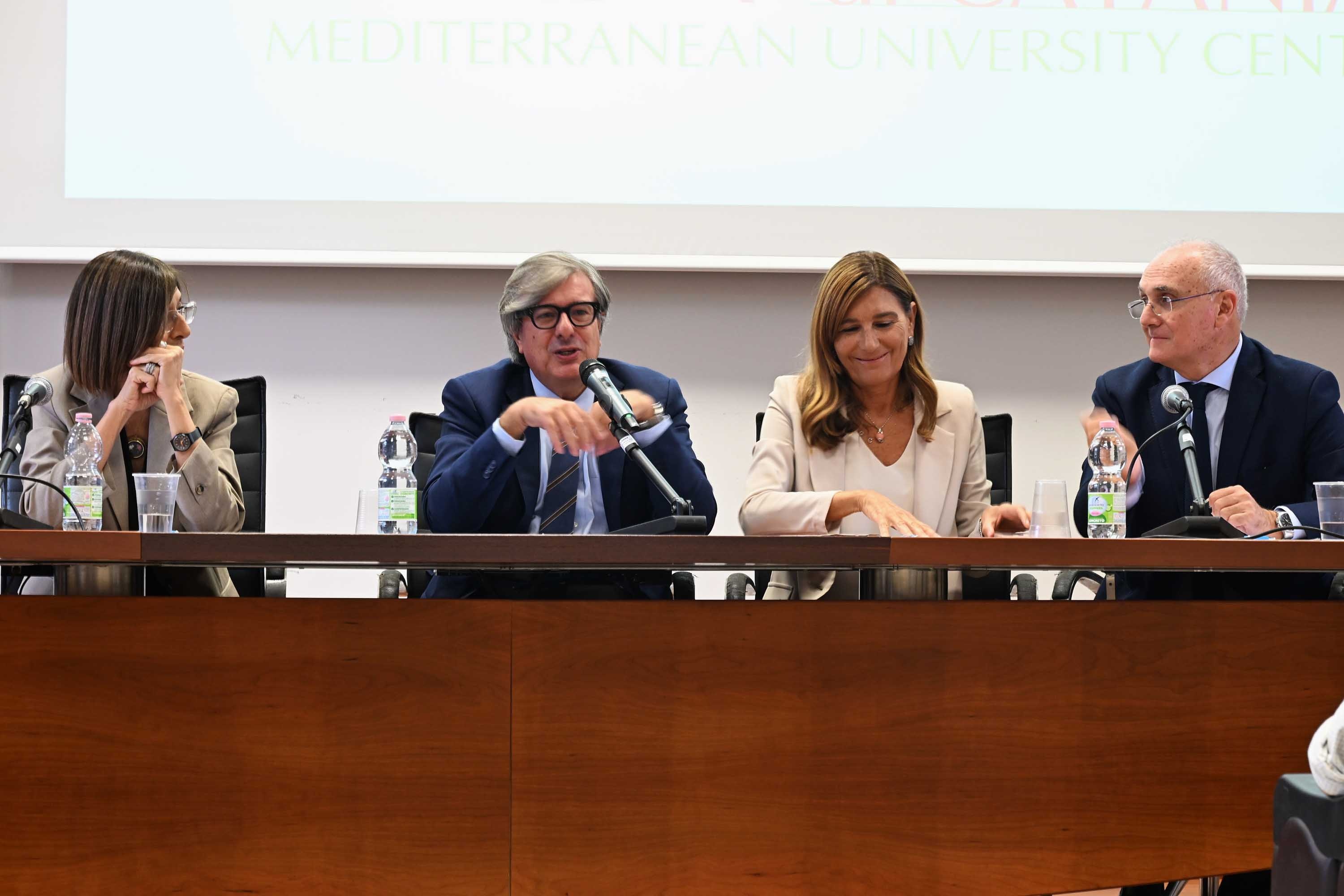 In foto da sinistra la prorettrice Lina Scalisi, il rettore Enrico Foti, la presidente della Ssc Ida Nicotra e il direttore della Ssc Armando Conti il giorno dell'insediamento