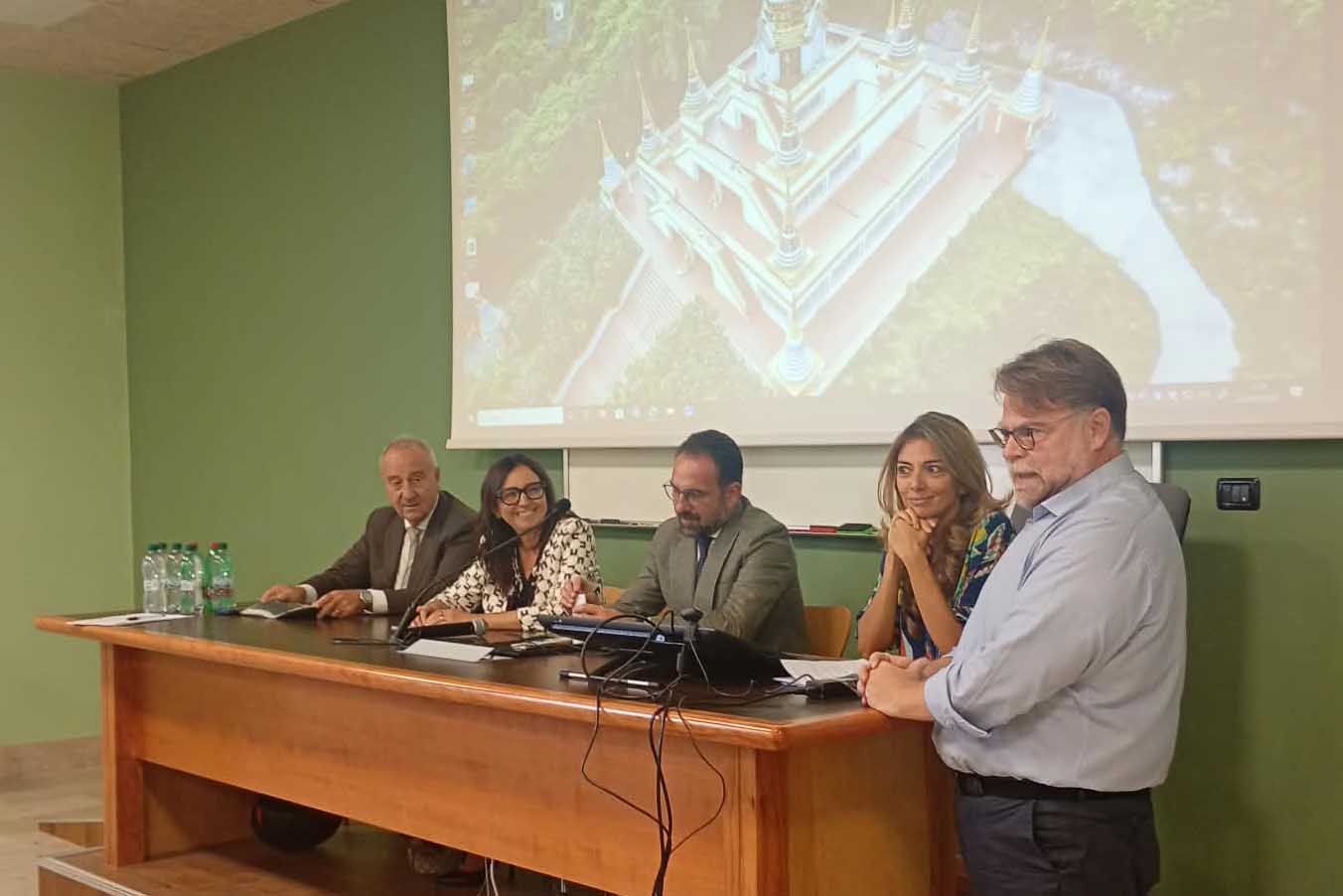 Un momento dell'intervento del prof. Marco Romano