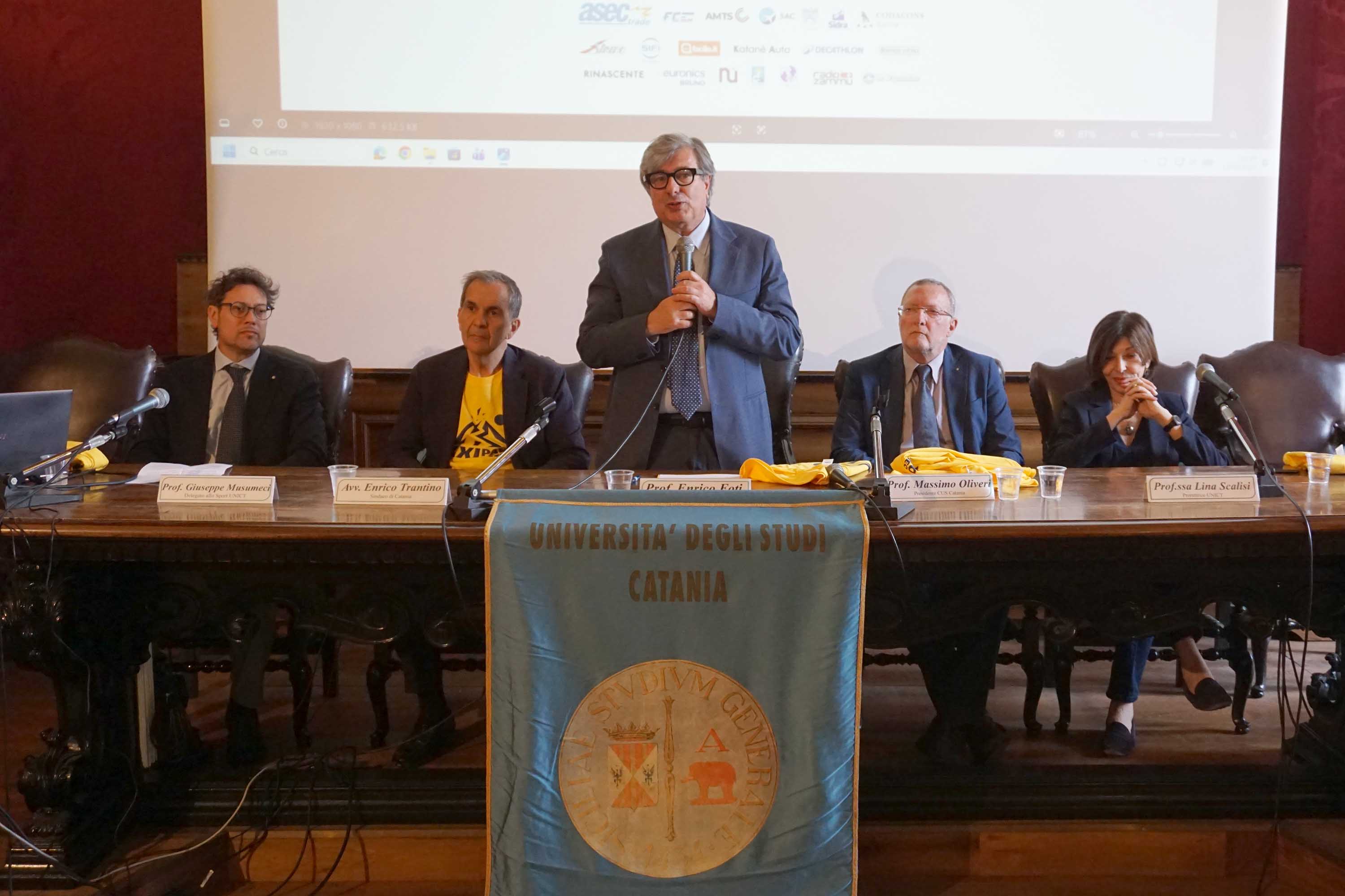 Un momento dell'intervento del rettore Enrico Foti