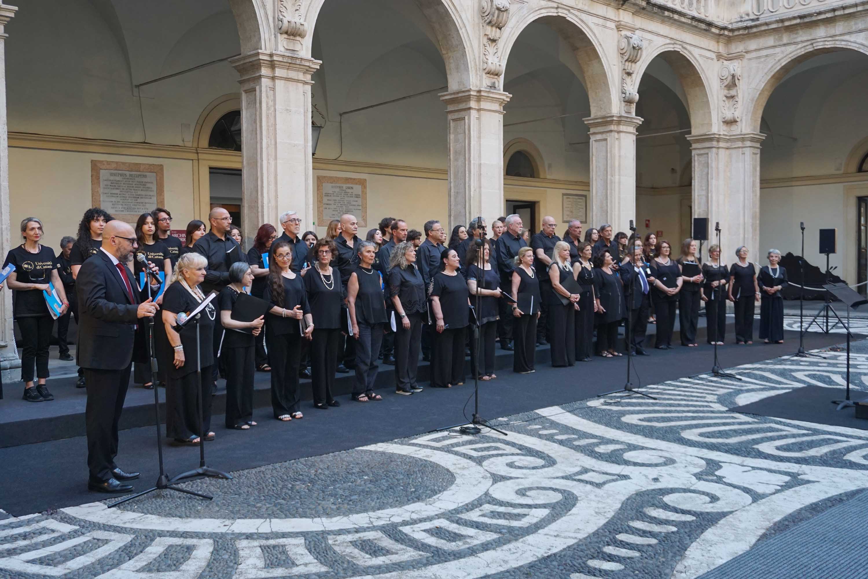 Marco Di Mauro introduce il concerto