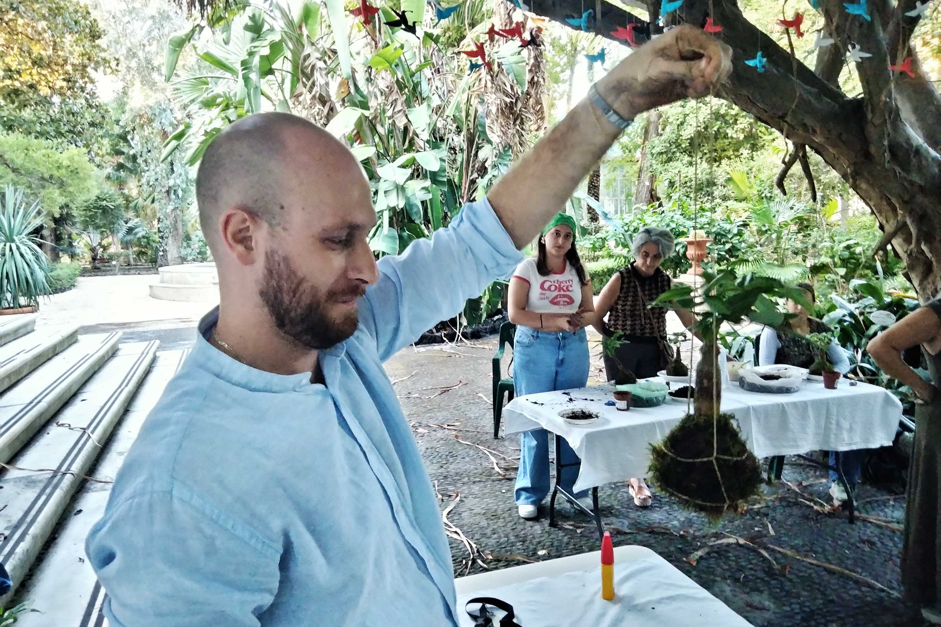 Stefano Andreoli con un Kokedama