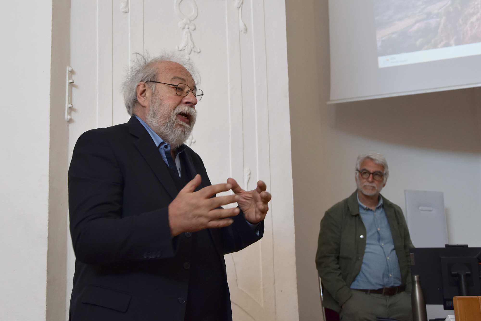 Un momento dell'intervento di Paolo Castelnovi