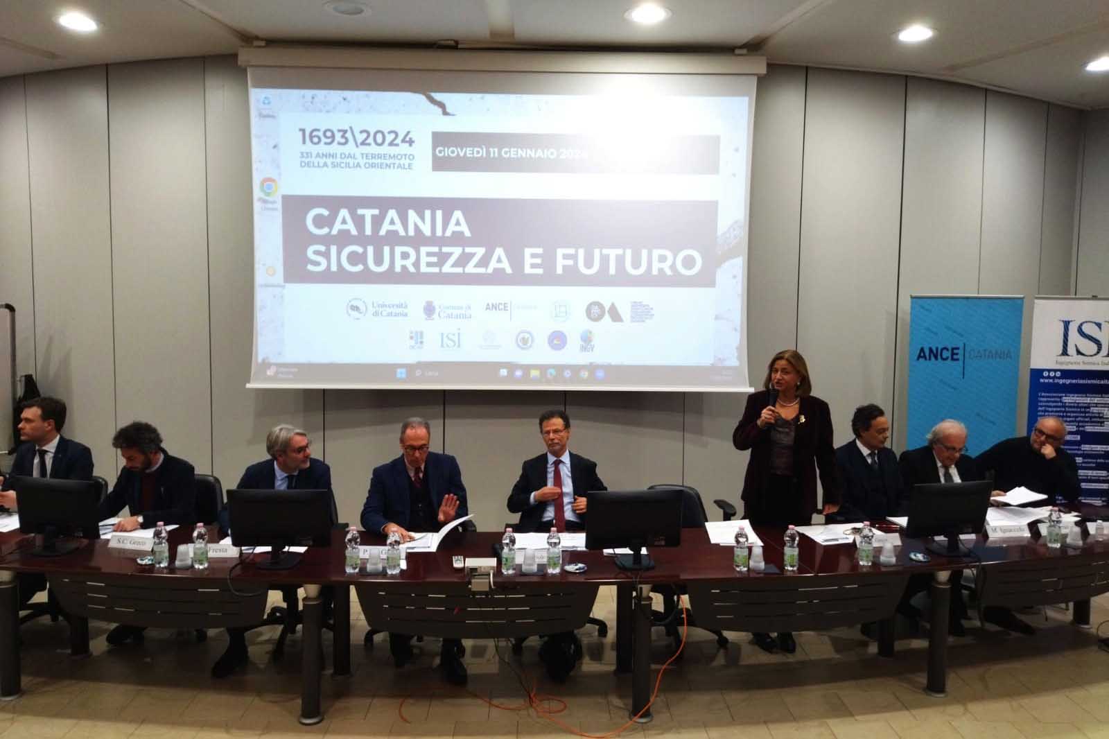Il tavolo dei relatori, l'intervento della prof.ssa Annalisa Greco del Dicar