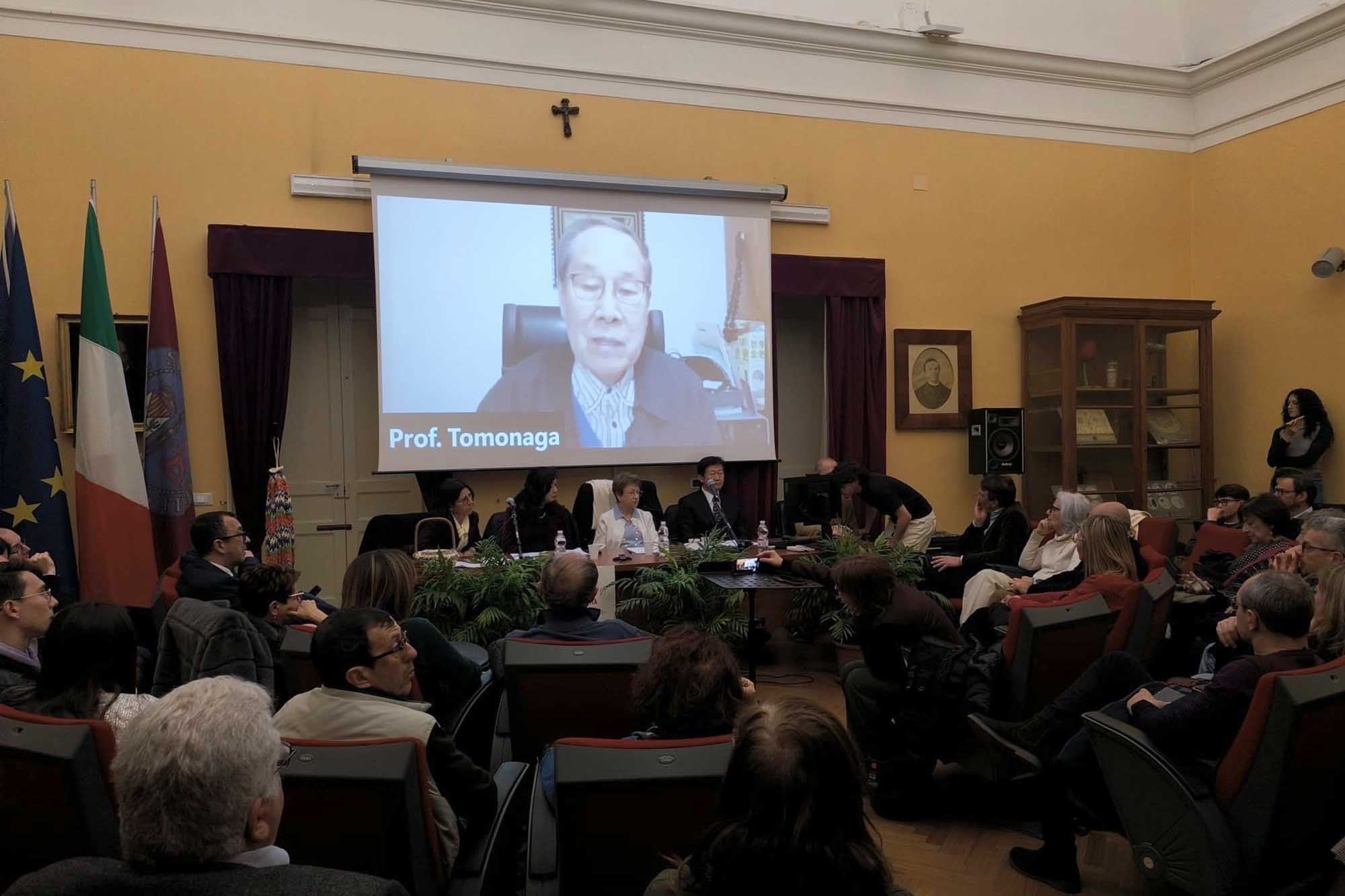 Un momento dell'intervento del prof. Masao Tomonaga