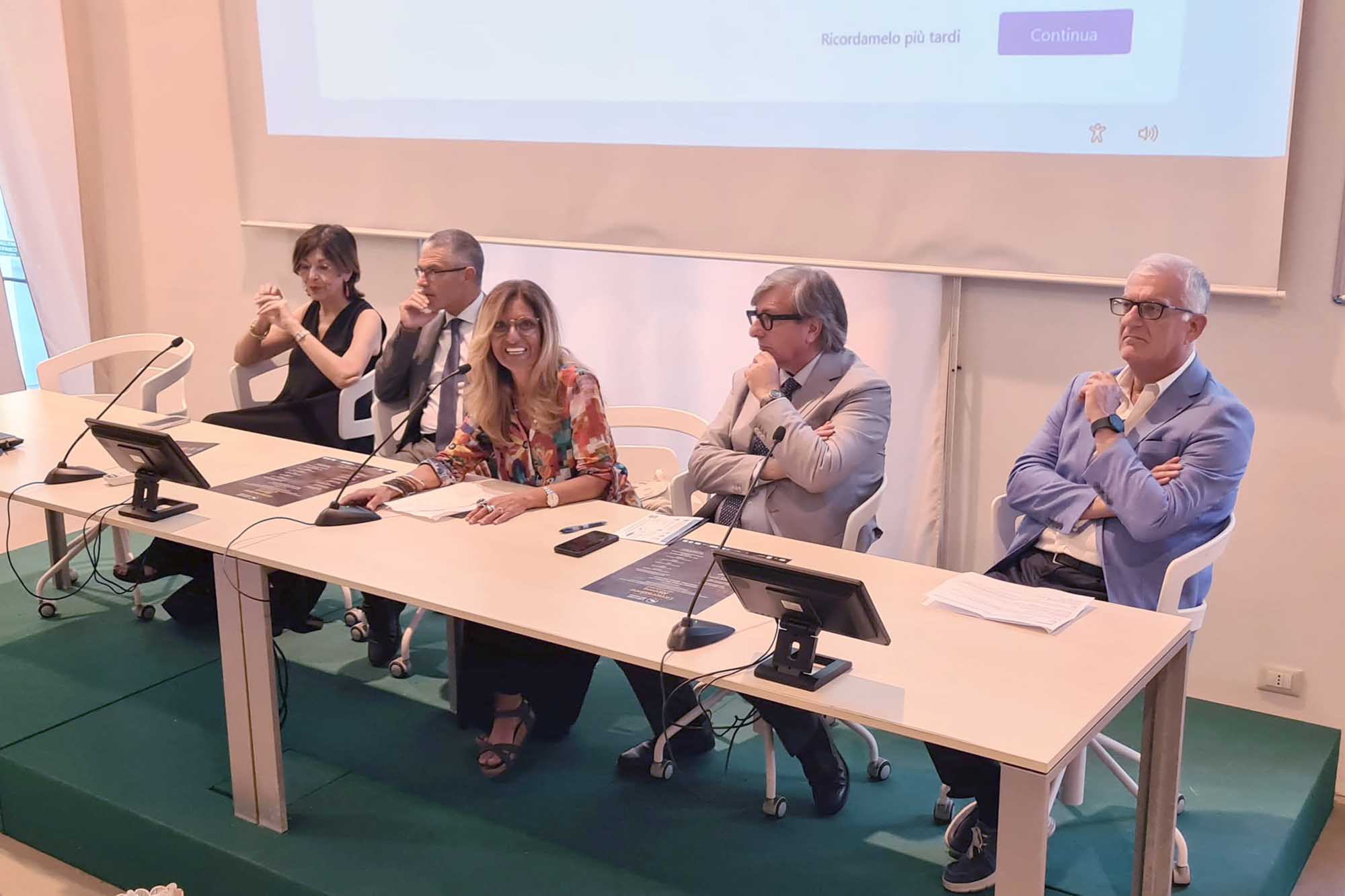 Un momento dell'intervento della prof.ssa Stefania Mazzone