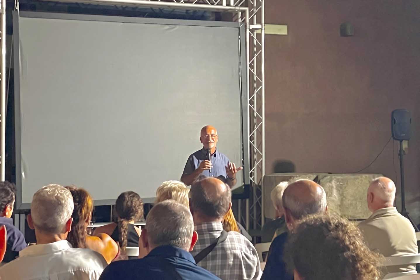 Un momento dell'intervento del prof. Giovanni Gallo