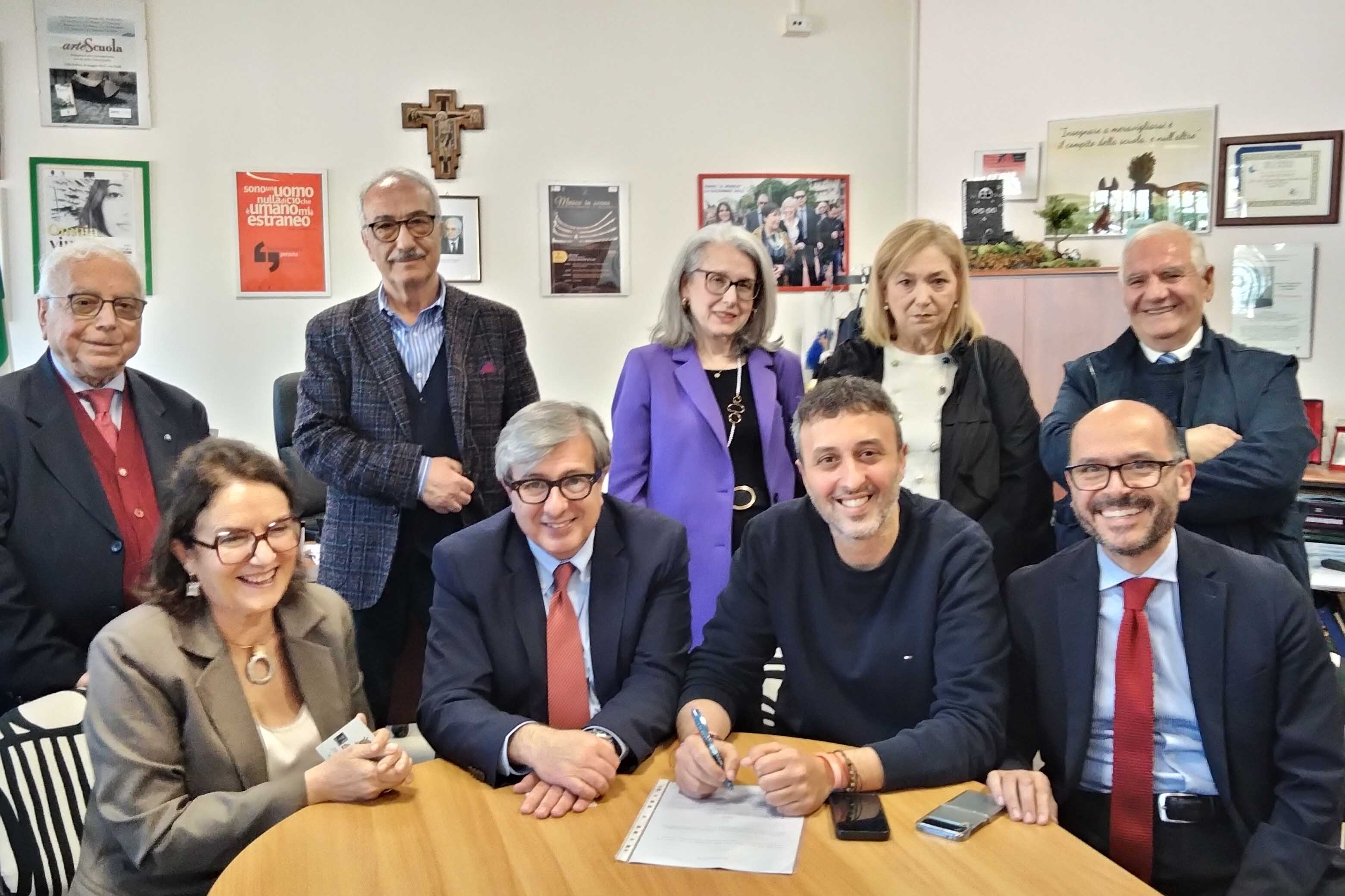 Un momento della sottoscrizione del protocollo di intesa. In foto da sinistra Cettina Laudani, Enrico Foti, Dario Gulisano e Mauro Mangano