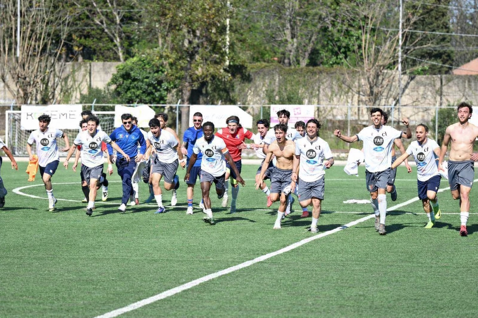la squadra del Cus Catania festeggia l'accesso alla finale