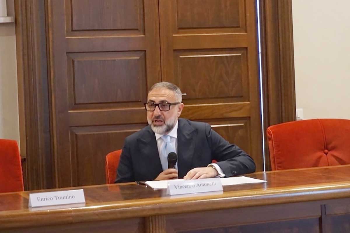 Il prof. Vincenzo Antonelli