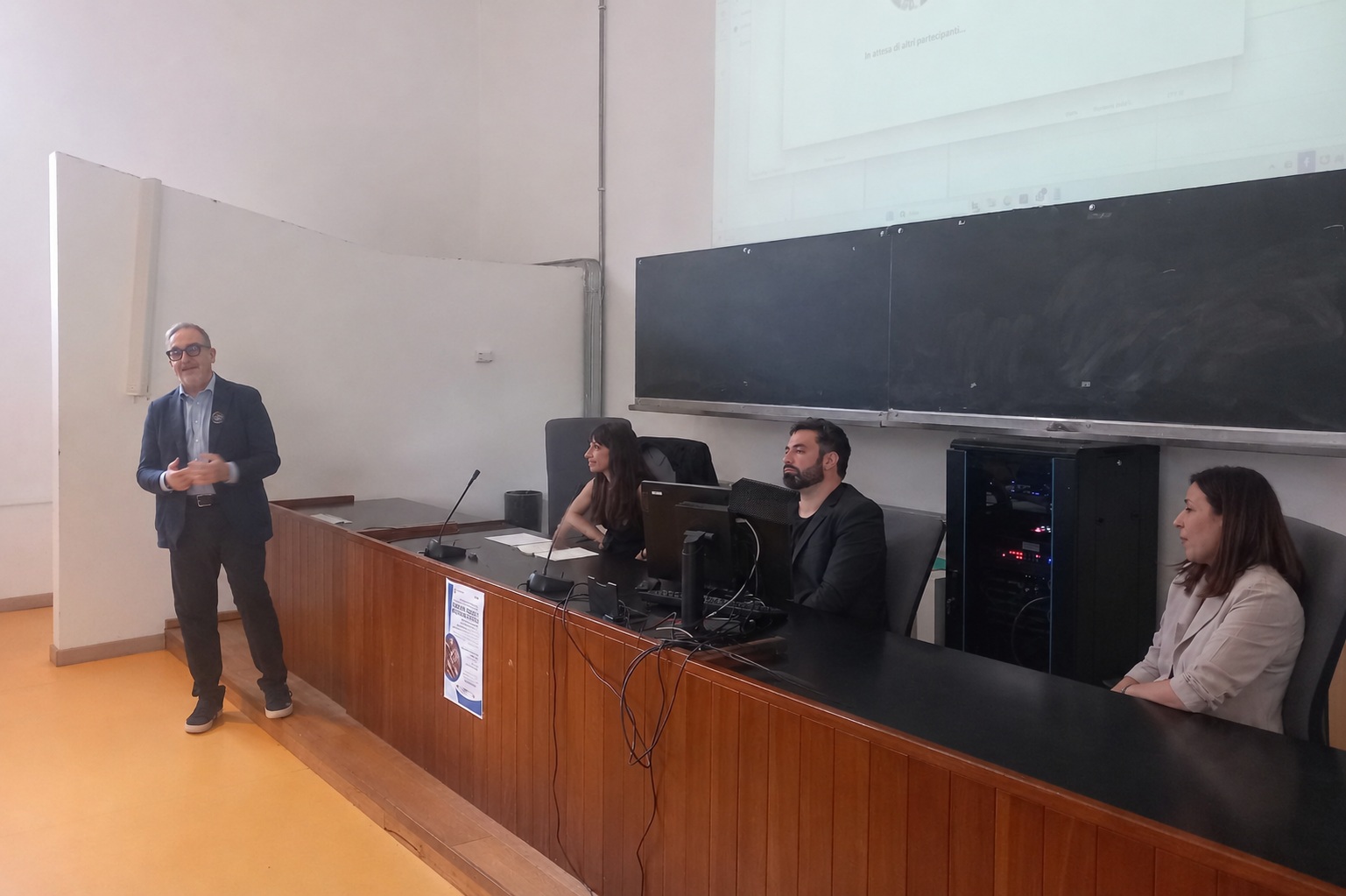 Un momento dell'intervento del prof. Davide Bennato. In foto anche Claudia Cantale, Guido Anselmi e Elisa Toscano