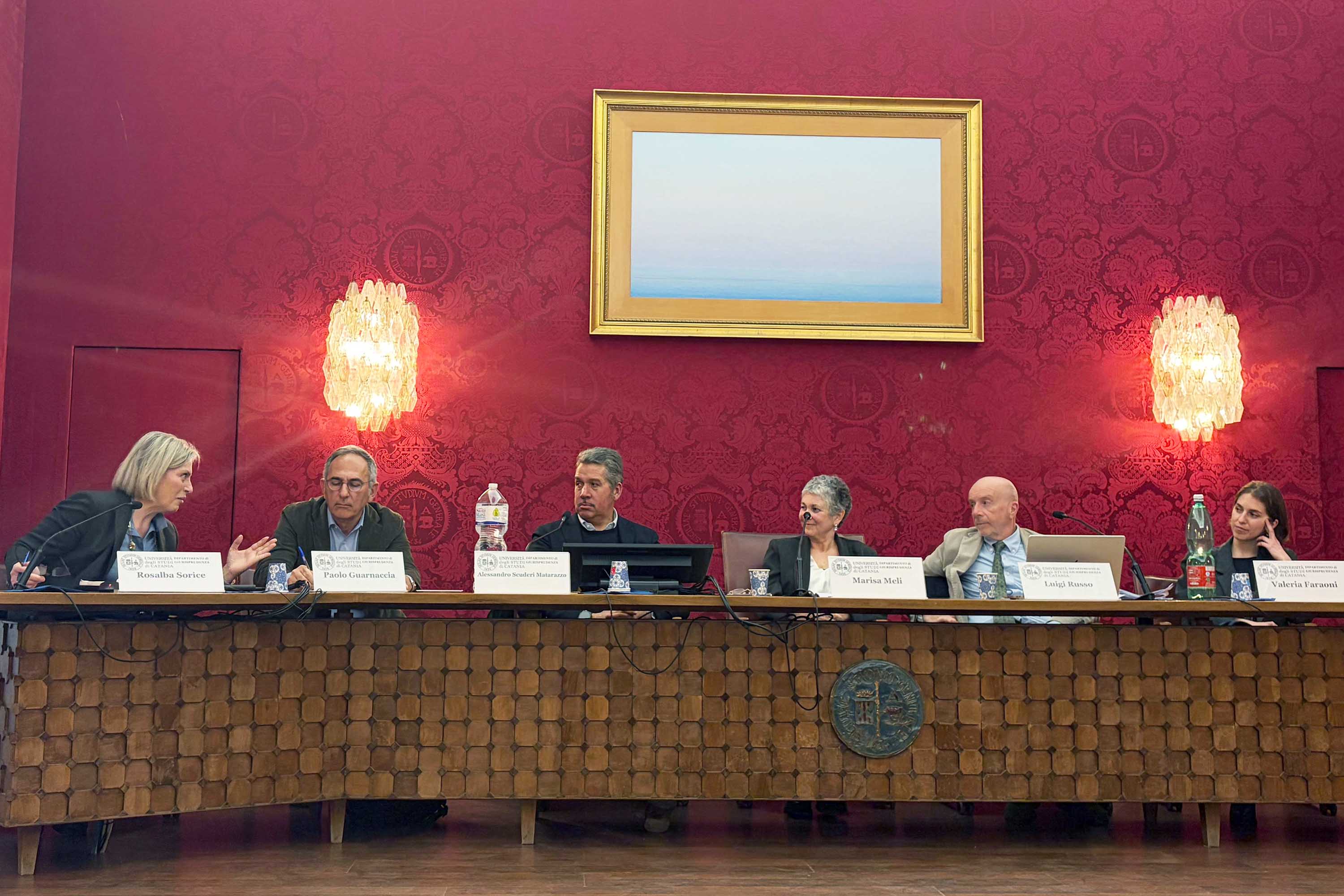 Il tavolo dei relatori nell'aula magna di Villa Cerami