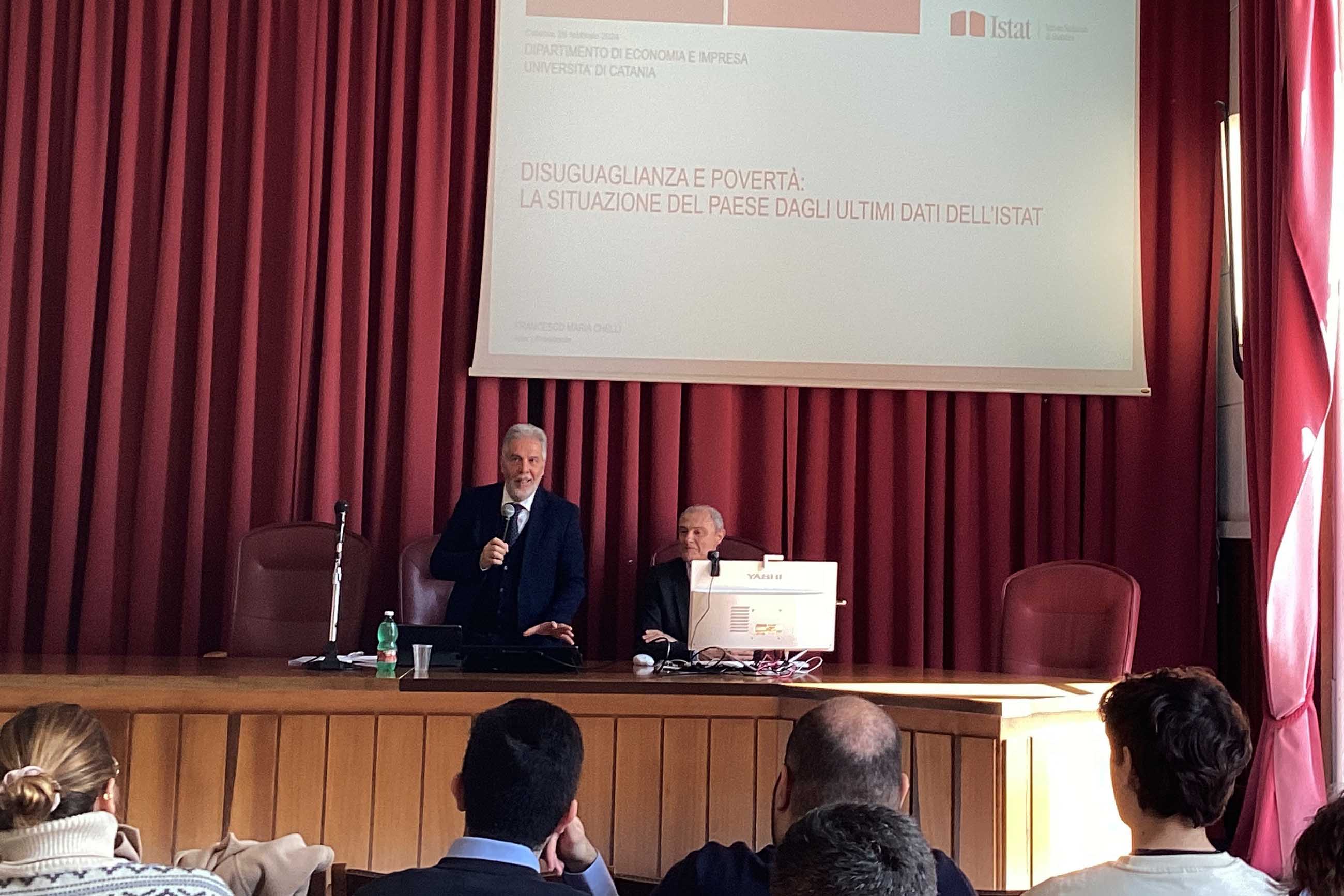 Un momento dell'intervento del prof. Francesco Maria Chelli