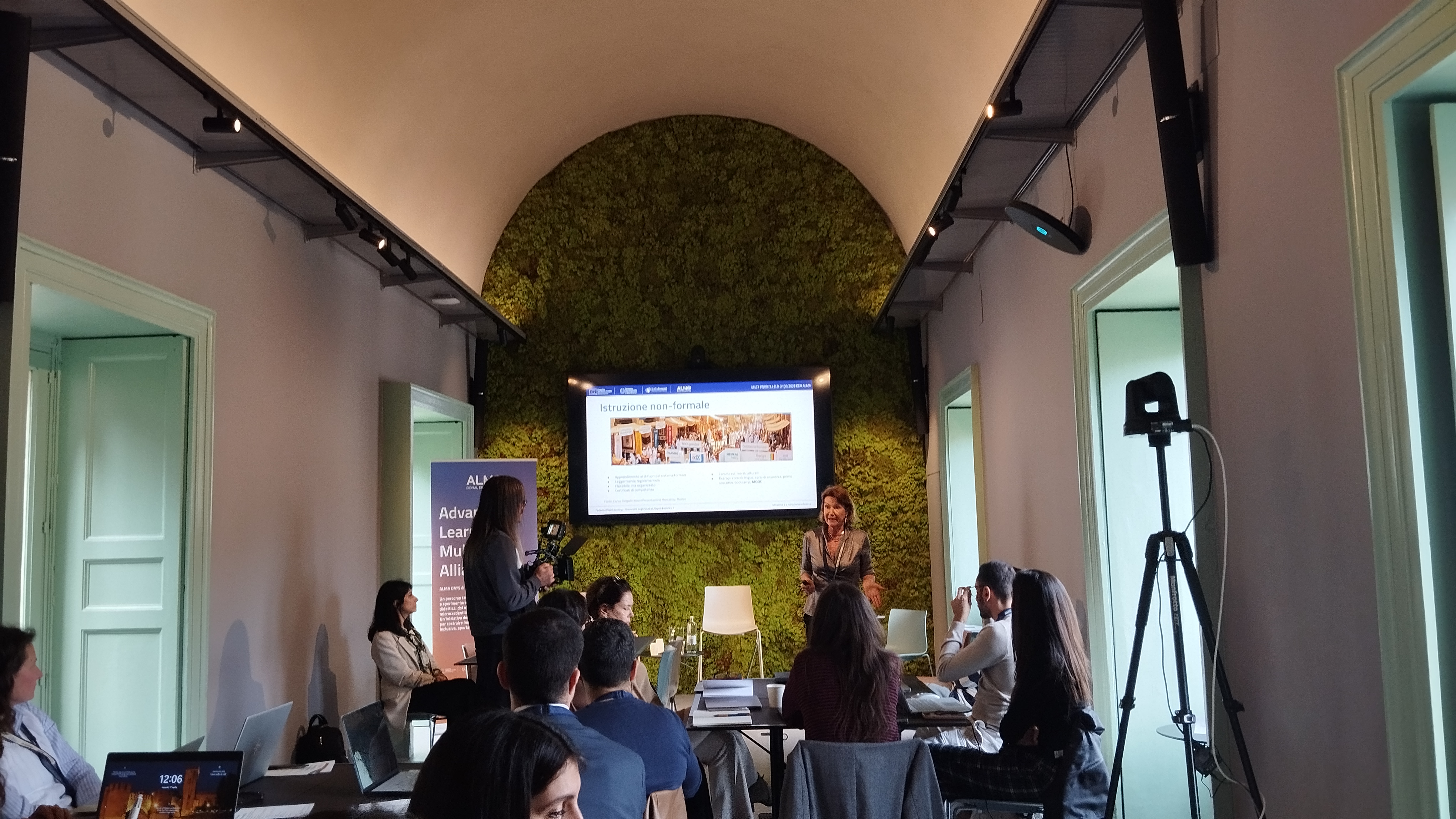 Un momento dell'intervento della prof.ssa Ruth Kerr