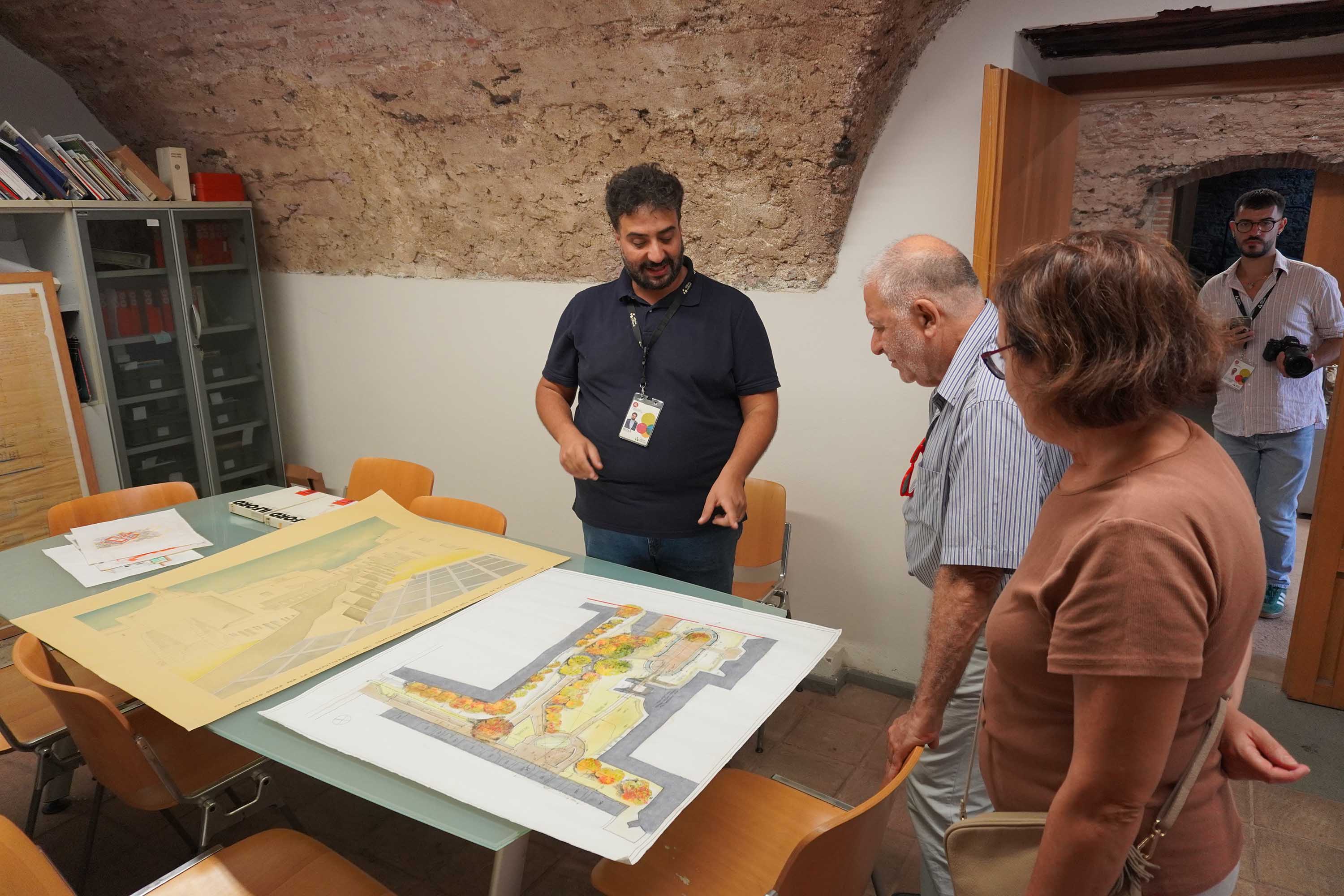 Nicola Caruso mostra i disegni di Giancarlo De Carlo