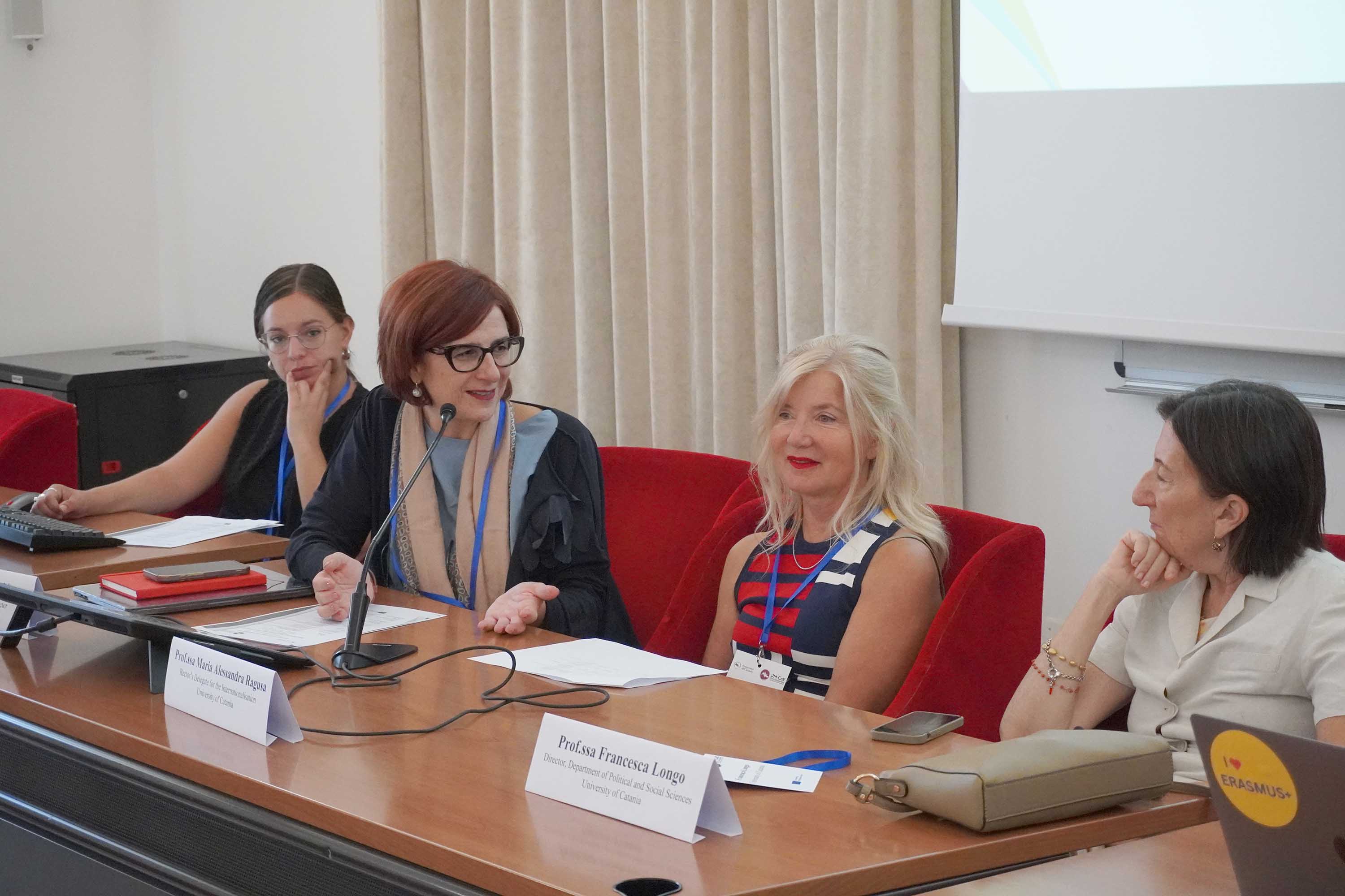 Un momento dell'intervento della prof.ssa Stefania Panebianco