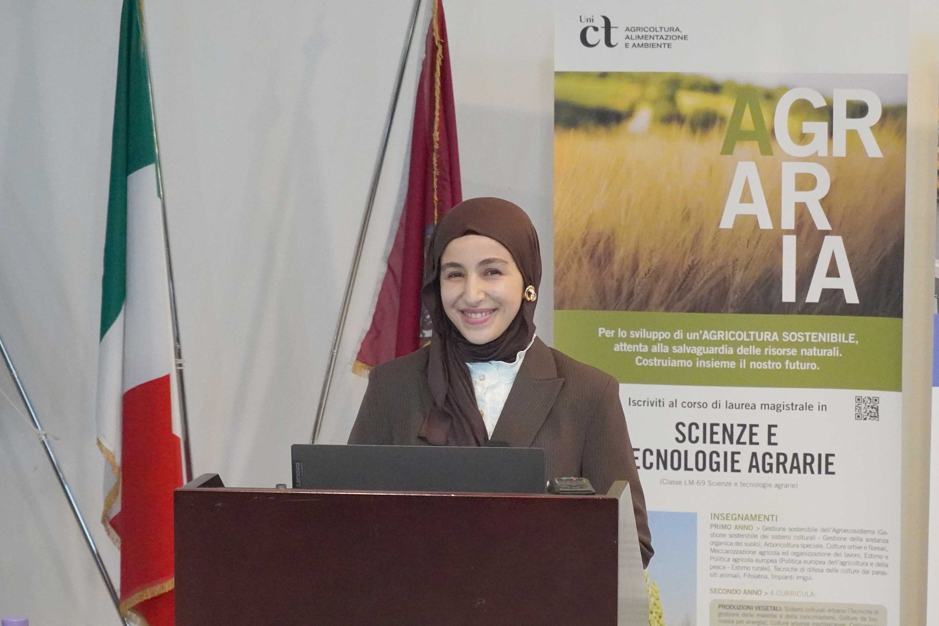 Bassma El Bakkouri mentre discute la tesi di laurea