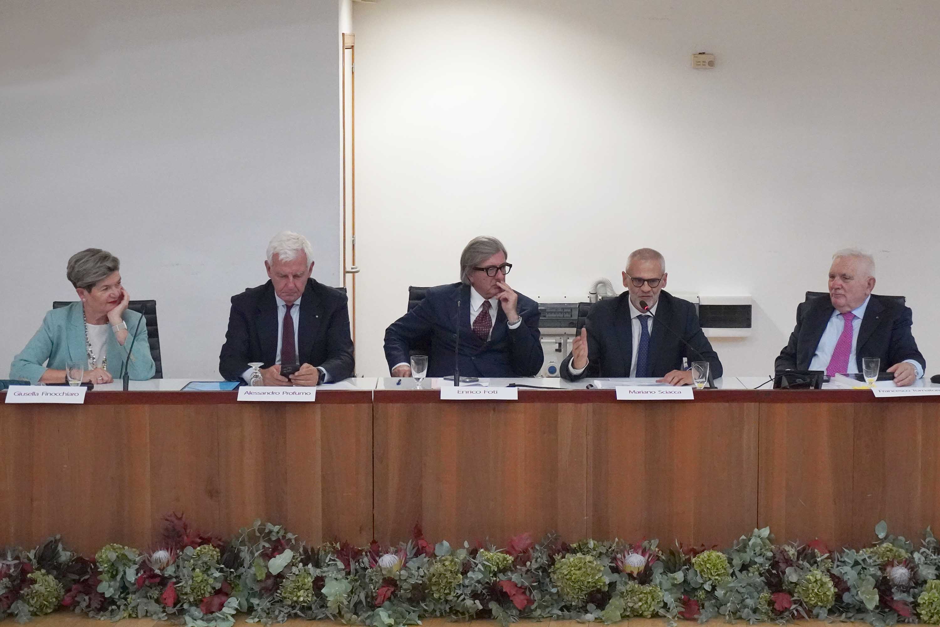 Da sinistra Giusella Finocchiaro, Alessandro Profumo, Enrico Foti, Mariano Sciacca e Francesco Tornatore