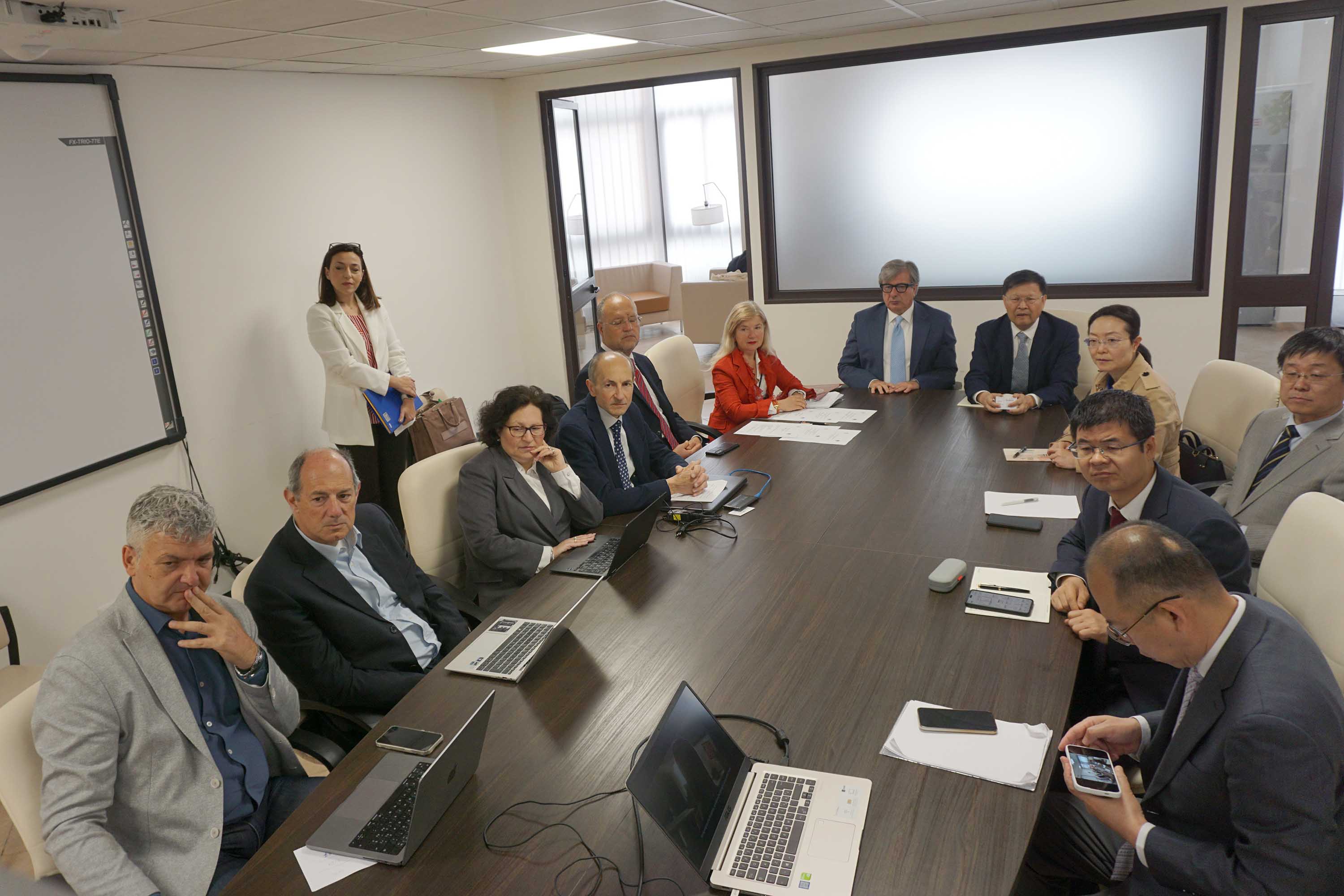 Un momento dell'intervento del rettore Enrico Foti