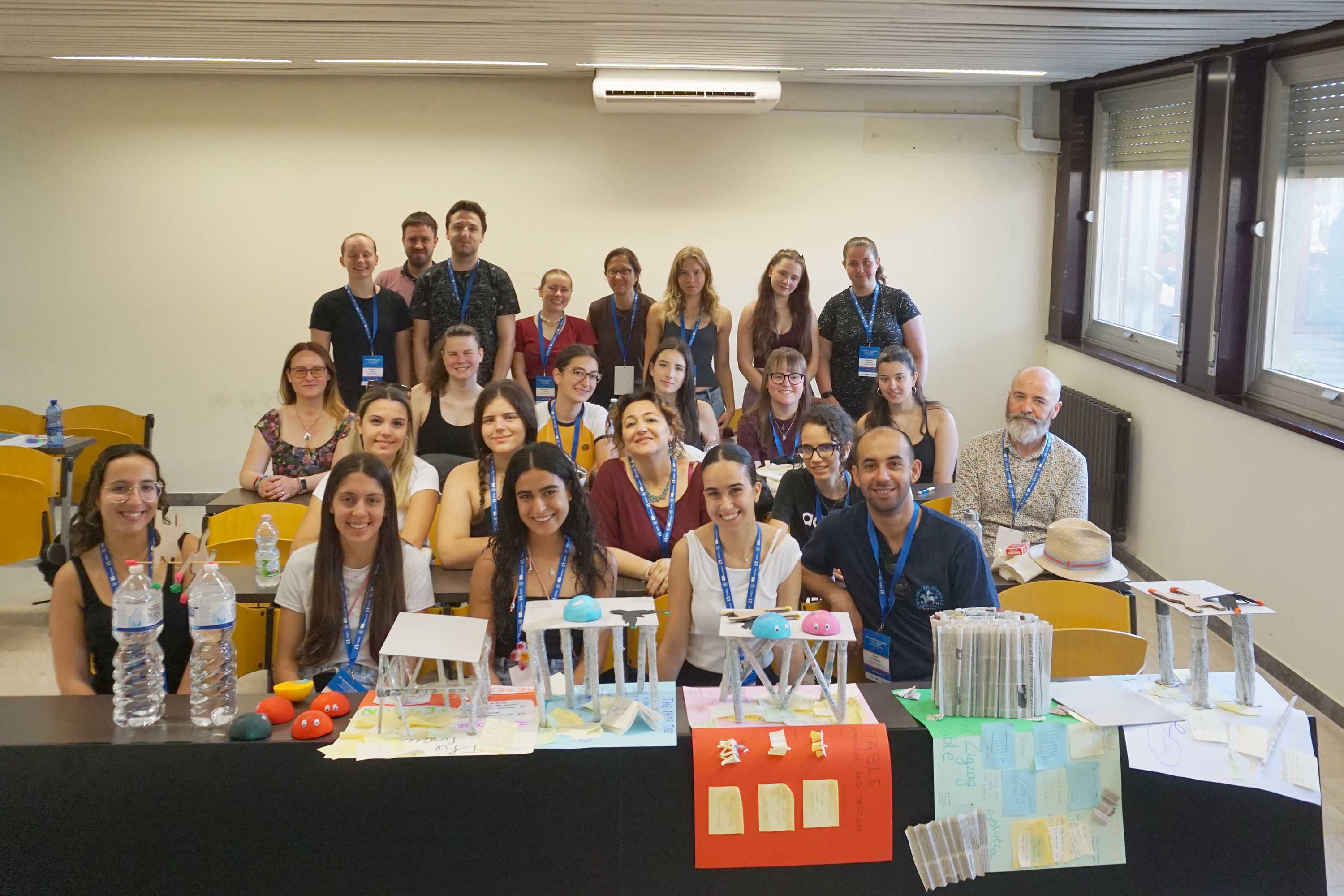I partecipanti e i loro progetti insieme con i docenti