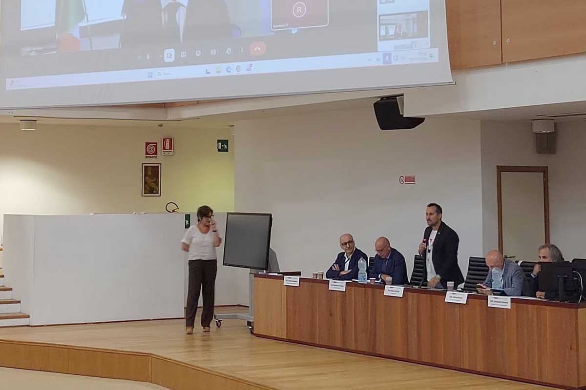Un momento dell'intervento del prof. Marco Viccaro