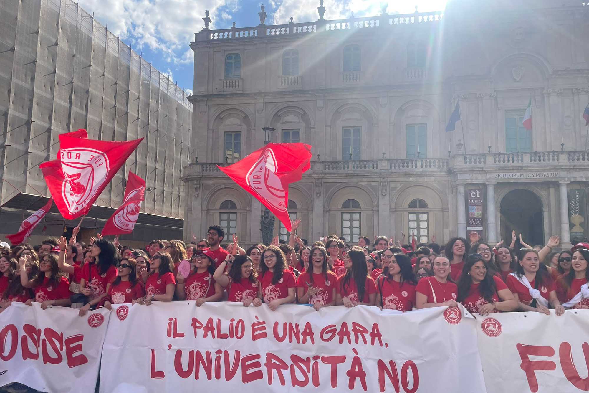 Il team di Medicina con il suo iconico slogan