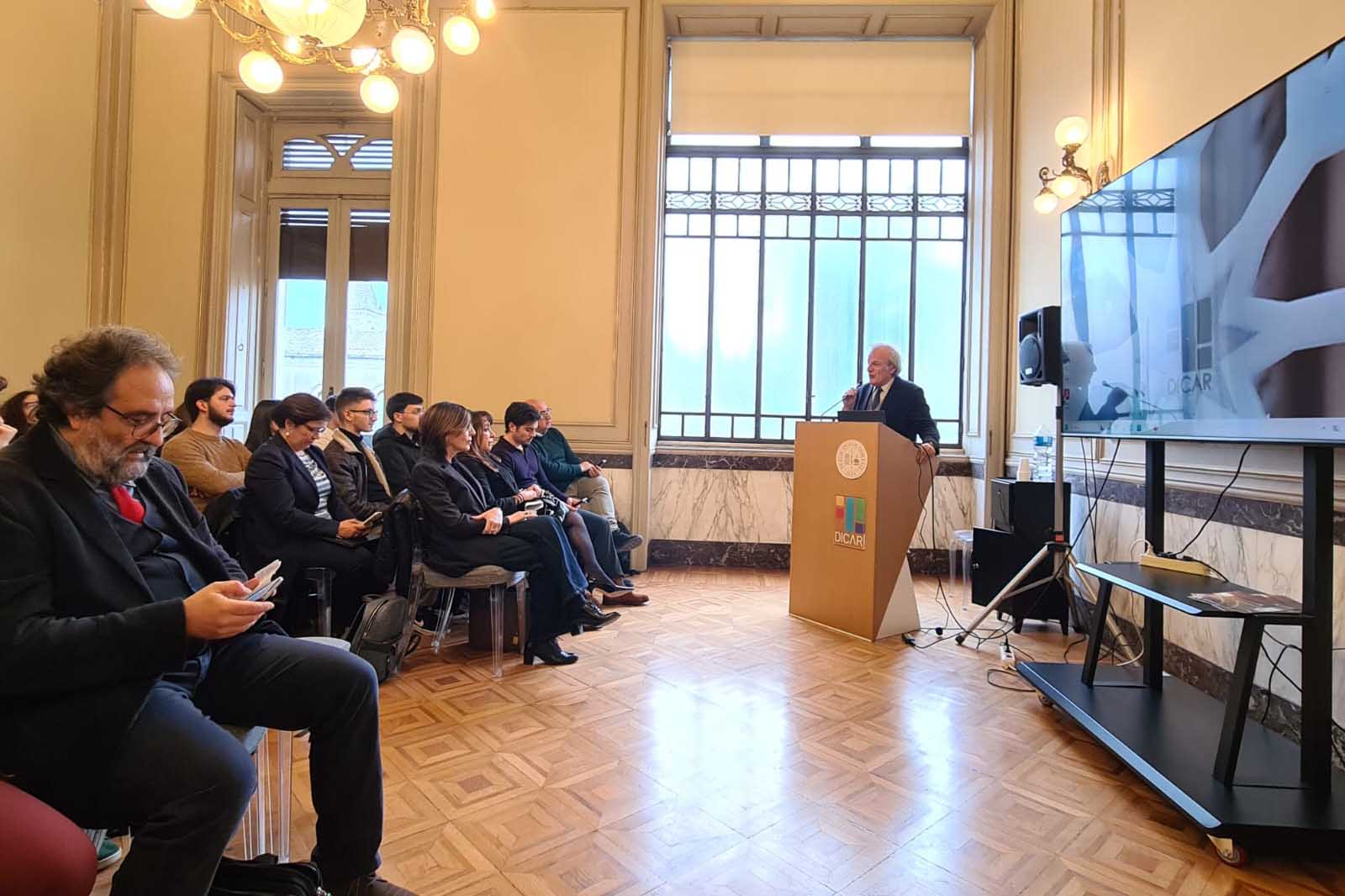 Un momento dell'intervento del prof. Matteo Ignaccolo, direttore del Dicar