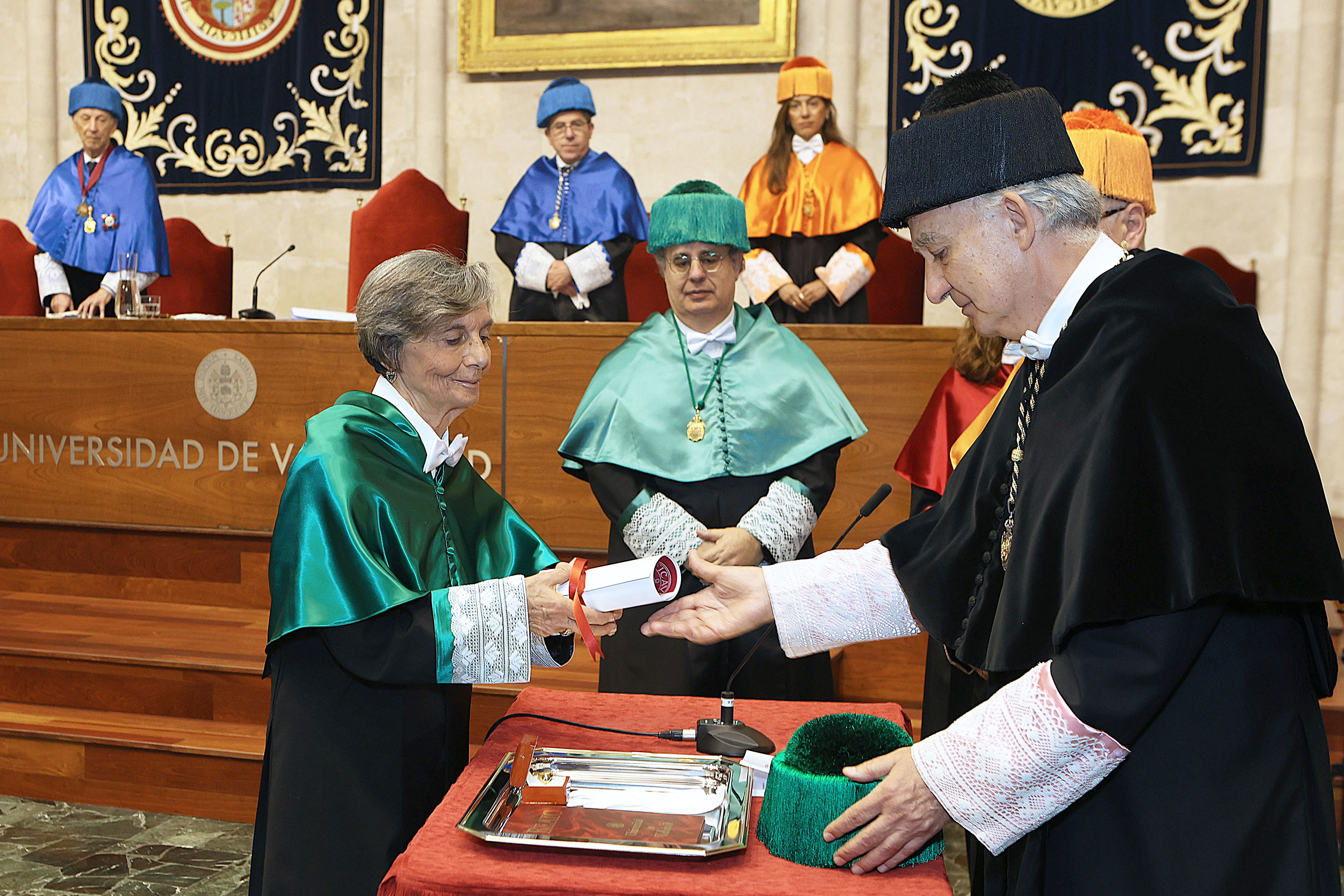 Un momento del conferimento del titolo di dottore Honoris Causa alla prof.ssa Romilda Rizzo
