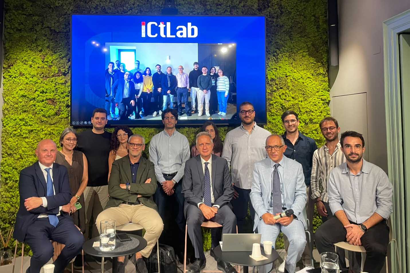 Il team di iCTLab insieme con i relatori