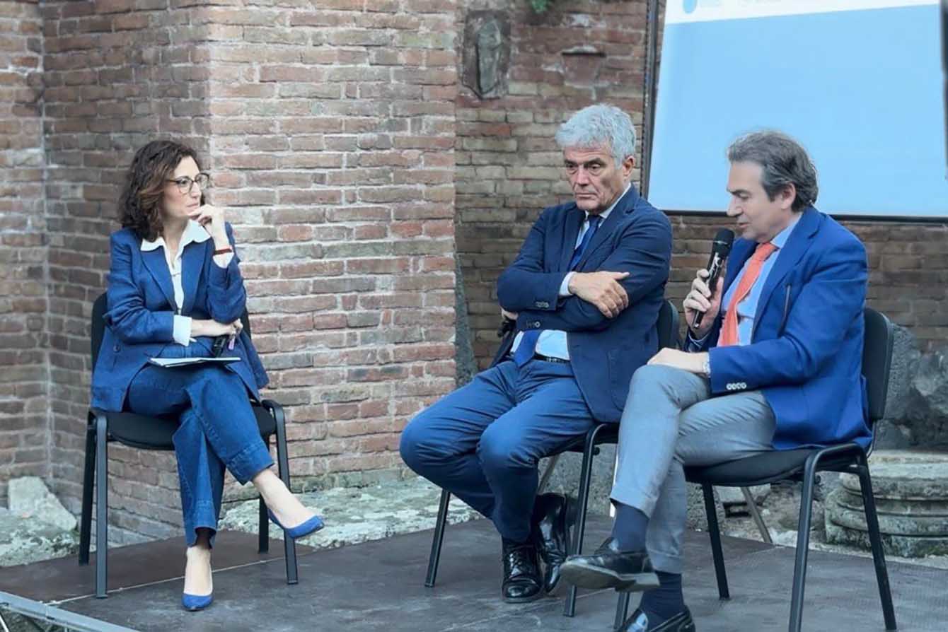 In foto Ornella Sgroi, Roberto Natale e Antonello Piraneo