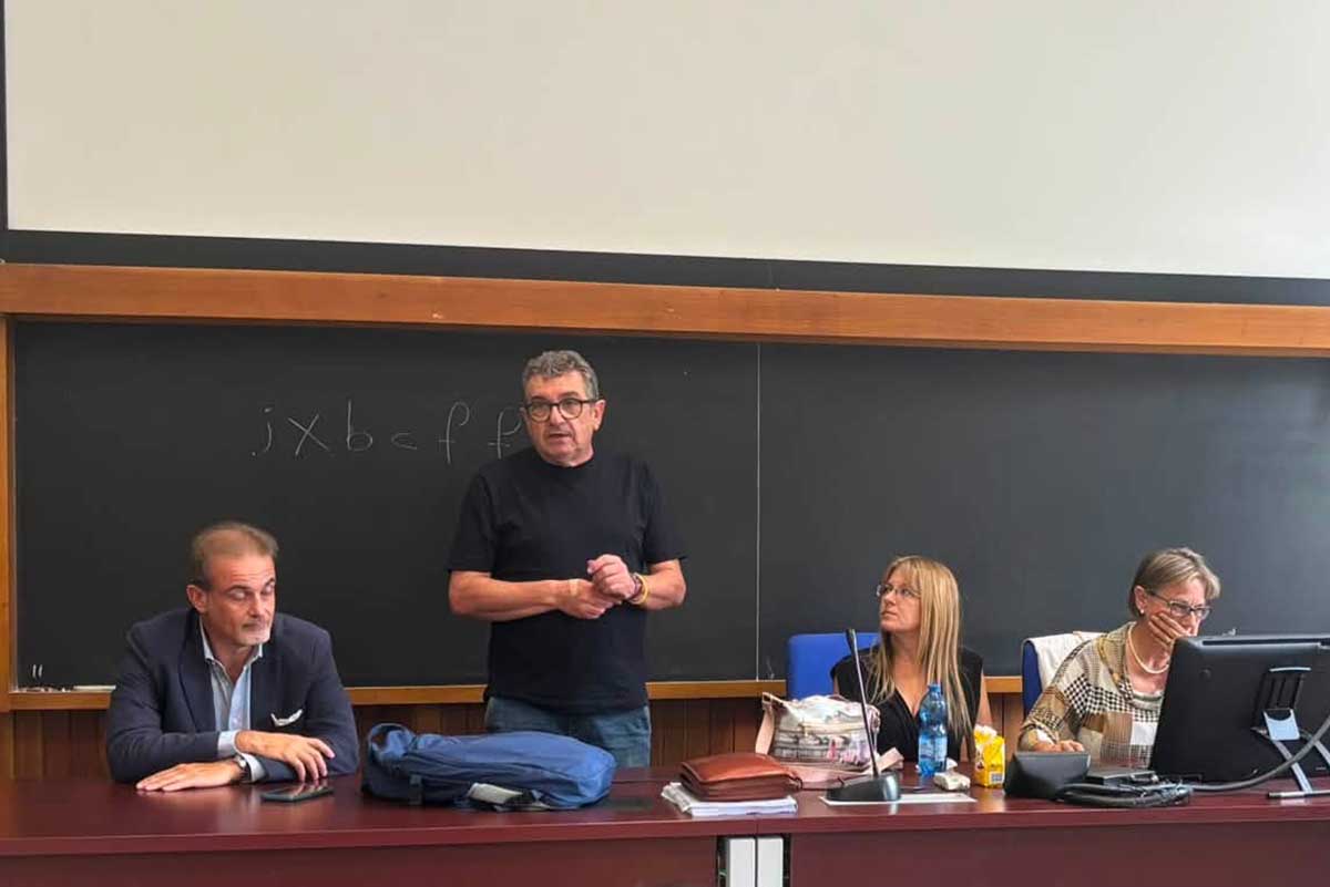 Un momento dell'intervento del prof. Giuseppe Santisi dopo l'elezione