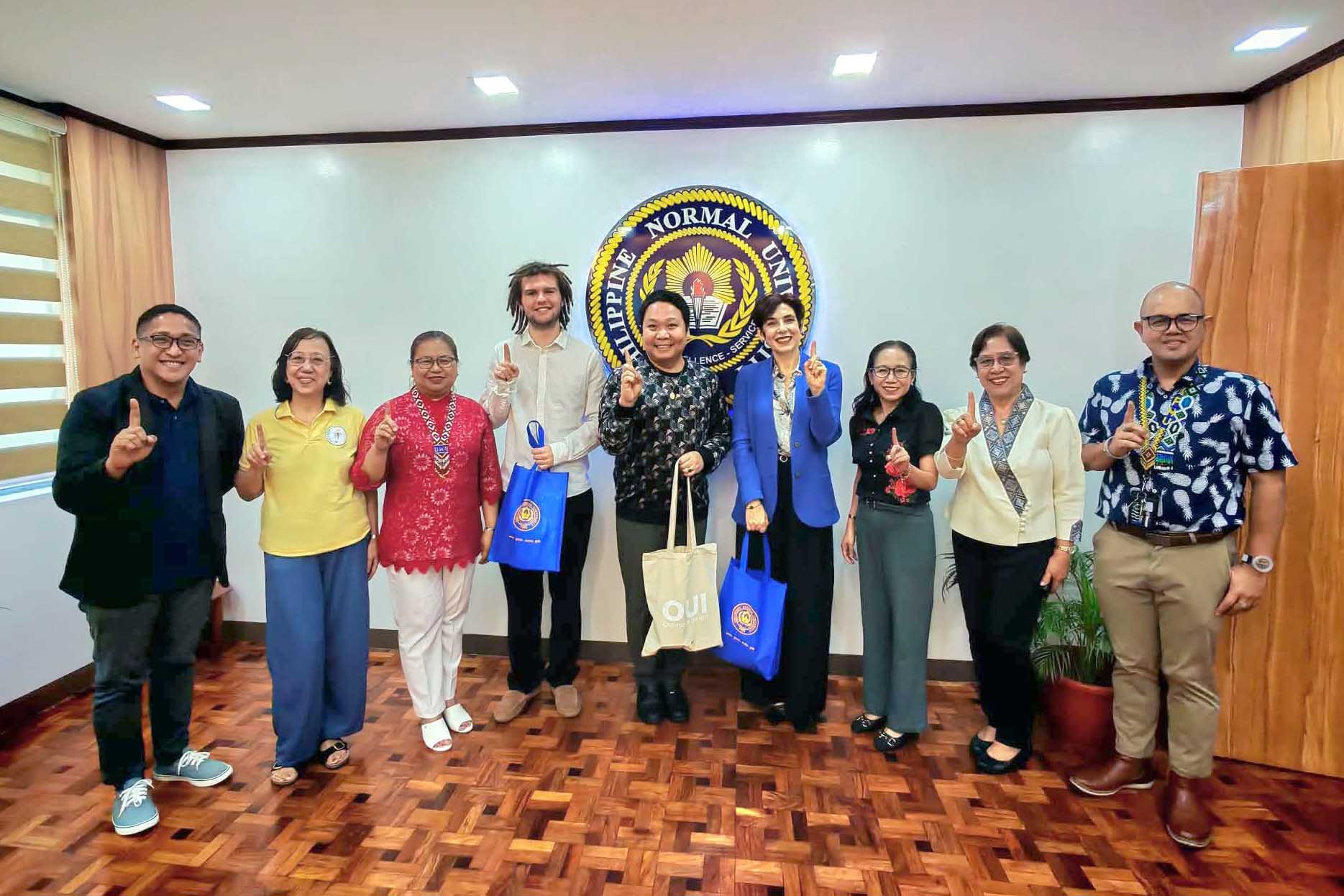 Un momento di un incontro alla Philippine Normal University of Manila per le Filippine