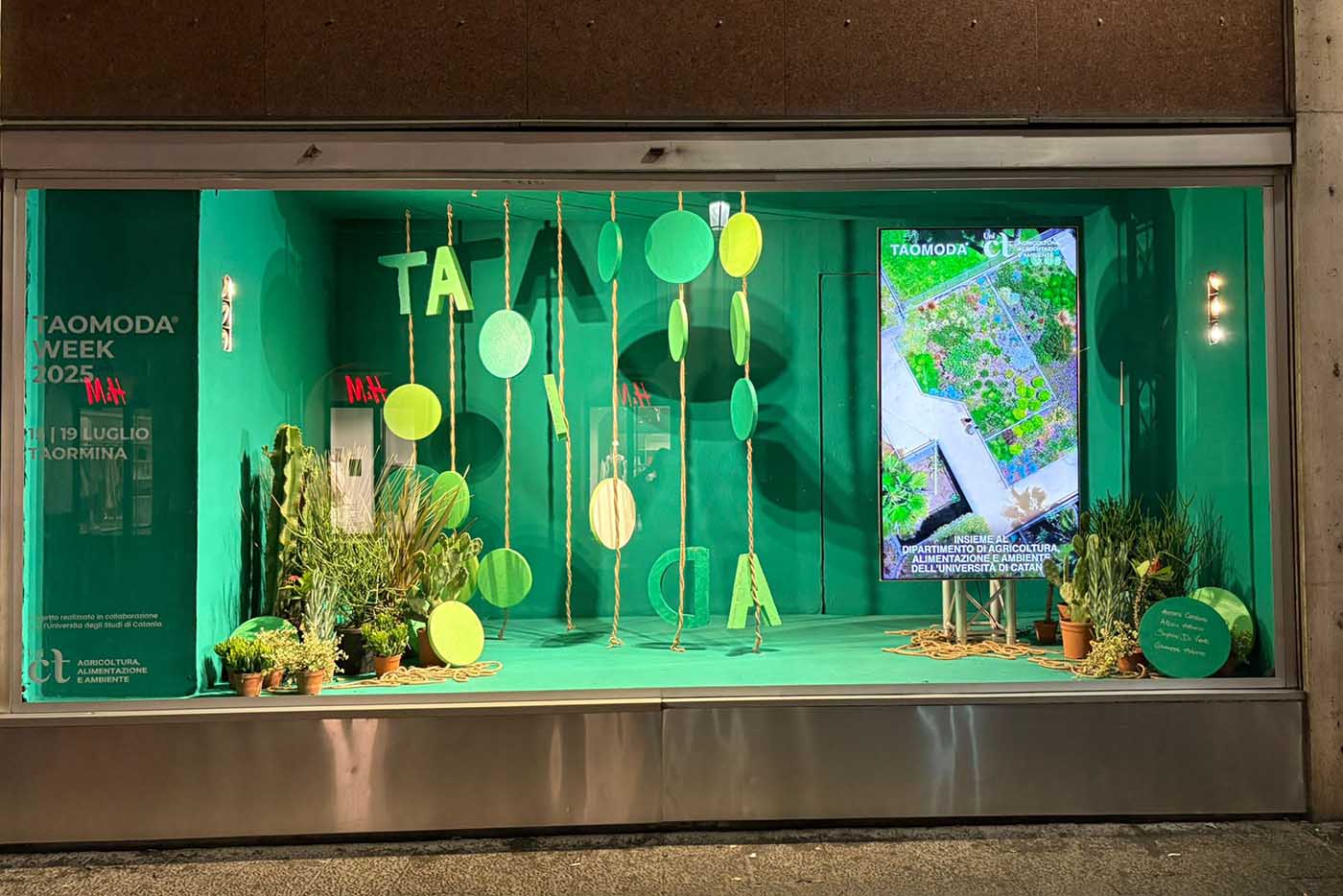 Una delle due vetrine