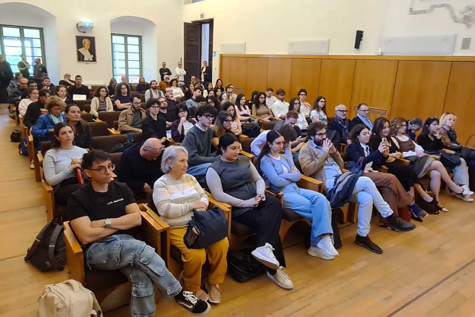 Il pubblico presente all'incontro