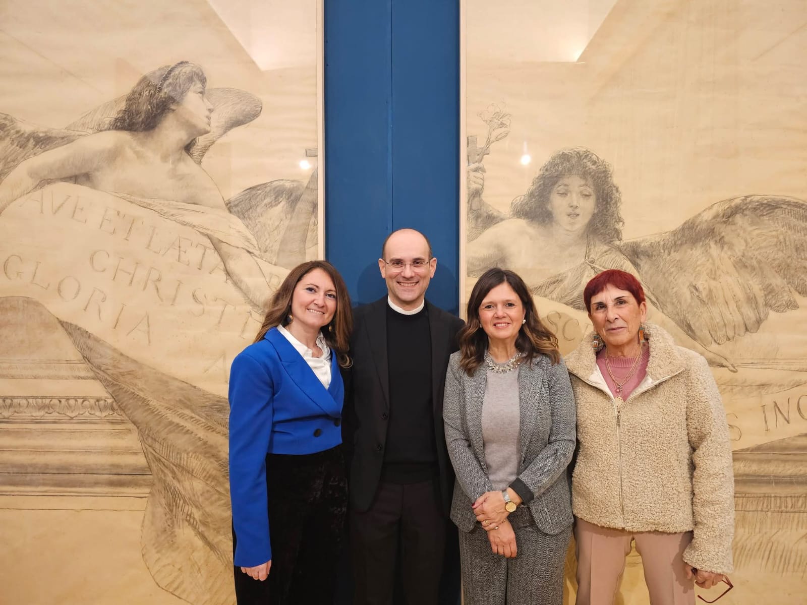 Il comitato organizzativo della mostra, da sinistra Grazia Nicotra, don Antonio Agostini, Simona Postiglione, Carmela Cappa