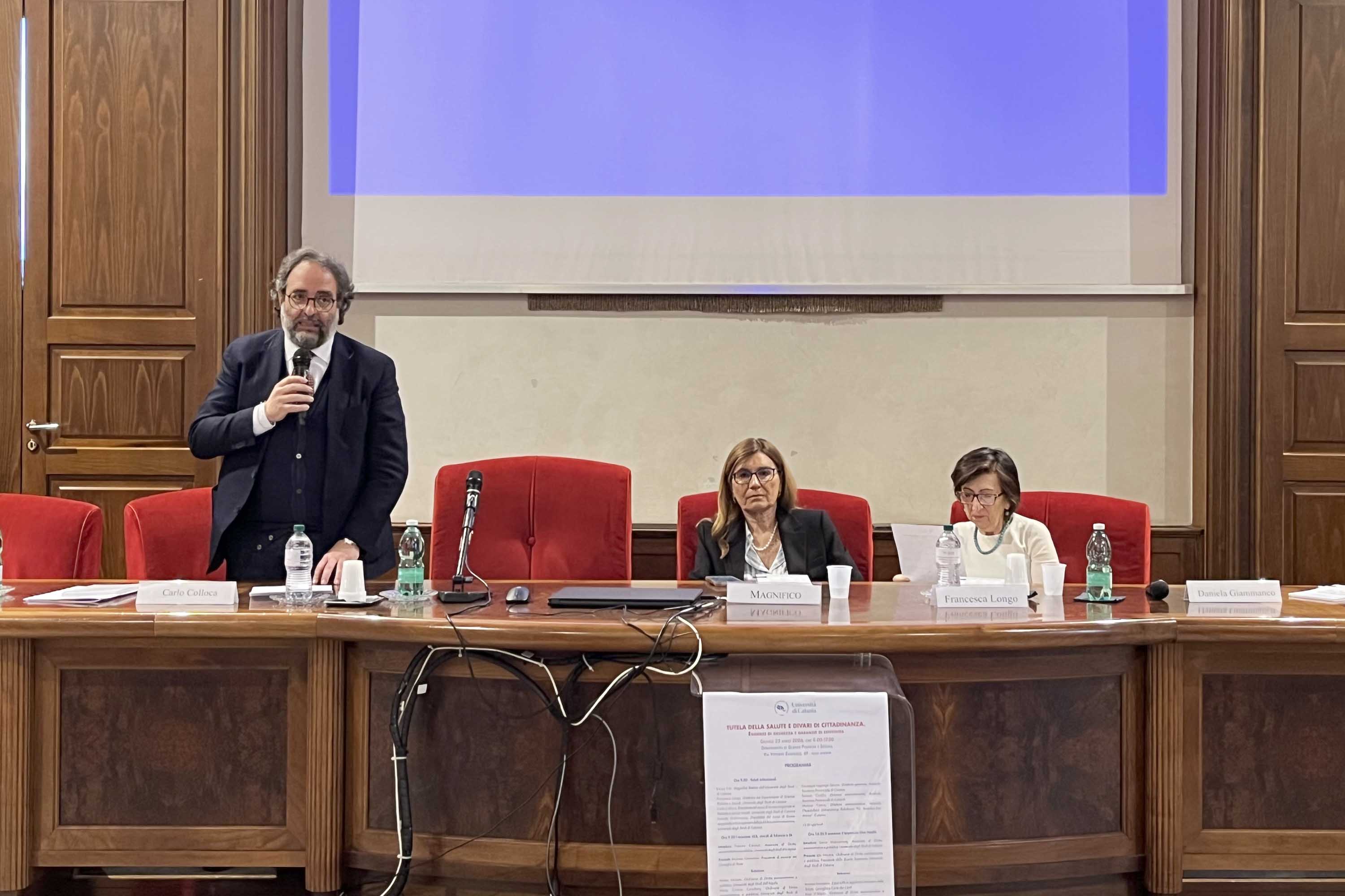 Un momento dell'intervento del prof. Carlo Colloca