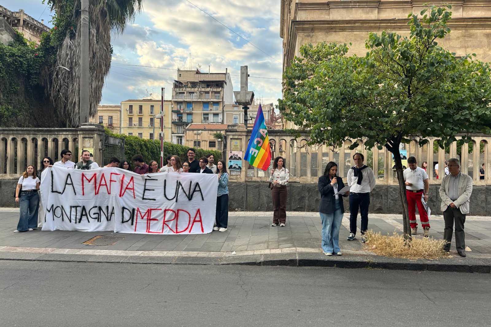 Un momento del discorso degli studenti davanti al Palazzo delle Scienze