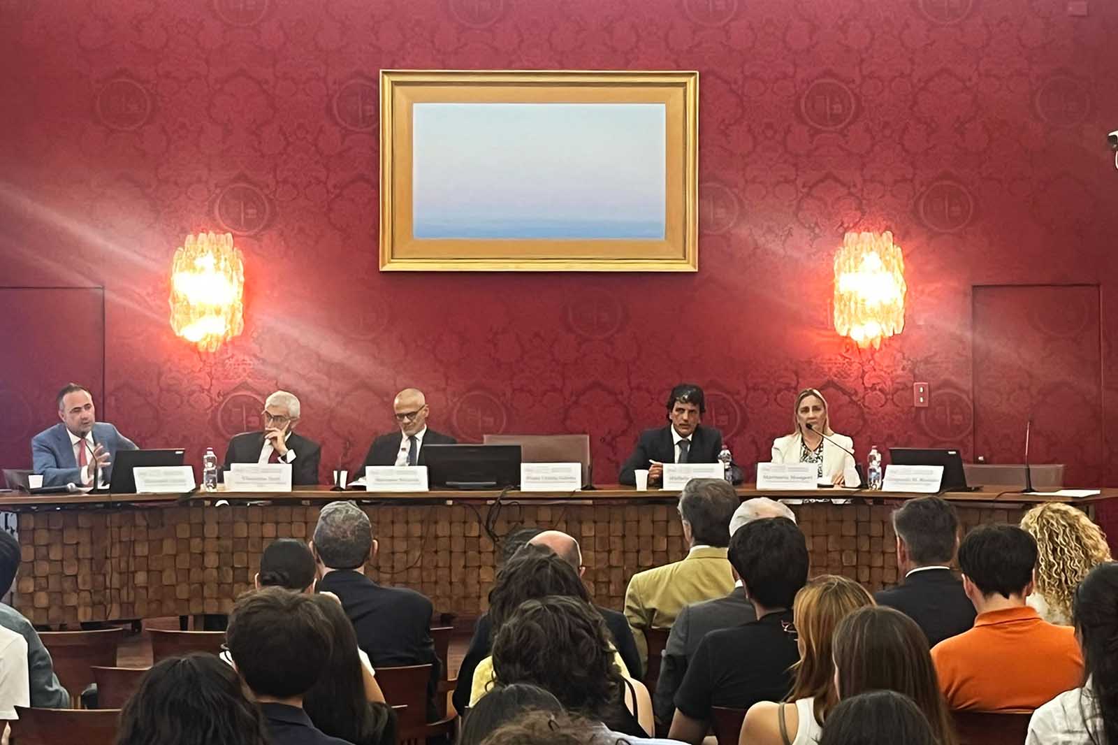 Un momento dell'intervento del prof. Giovanni Fabio Licata